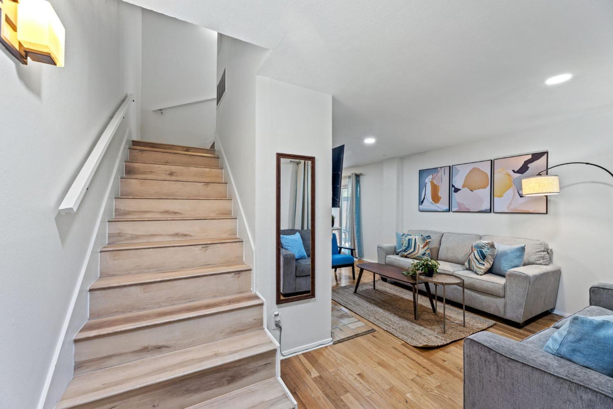 The Cozy Cove L Luxurious 2bd L Amazing Location L Parking L * Dallas