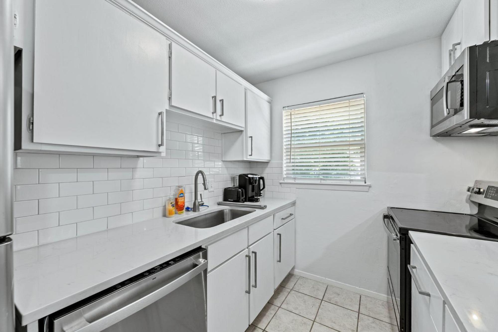 The Cozy Cove L Luxurious 2bd L Amazing Location L Parking L Apartment Dallas