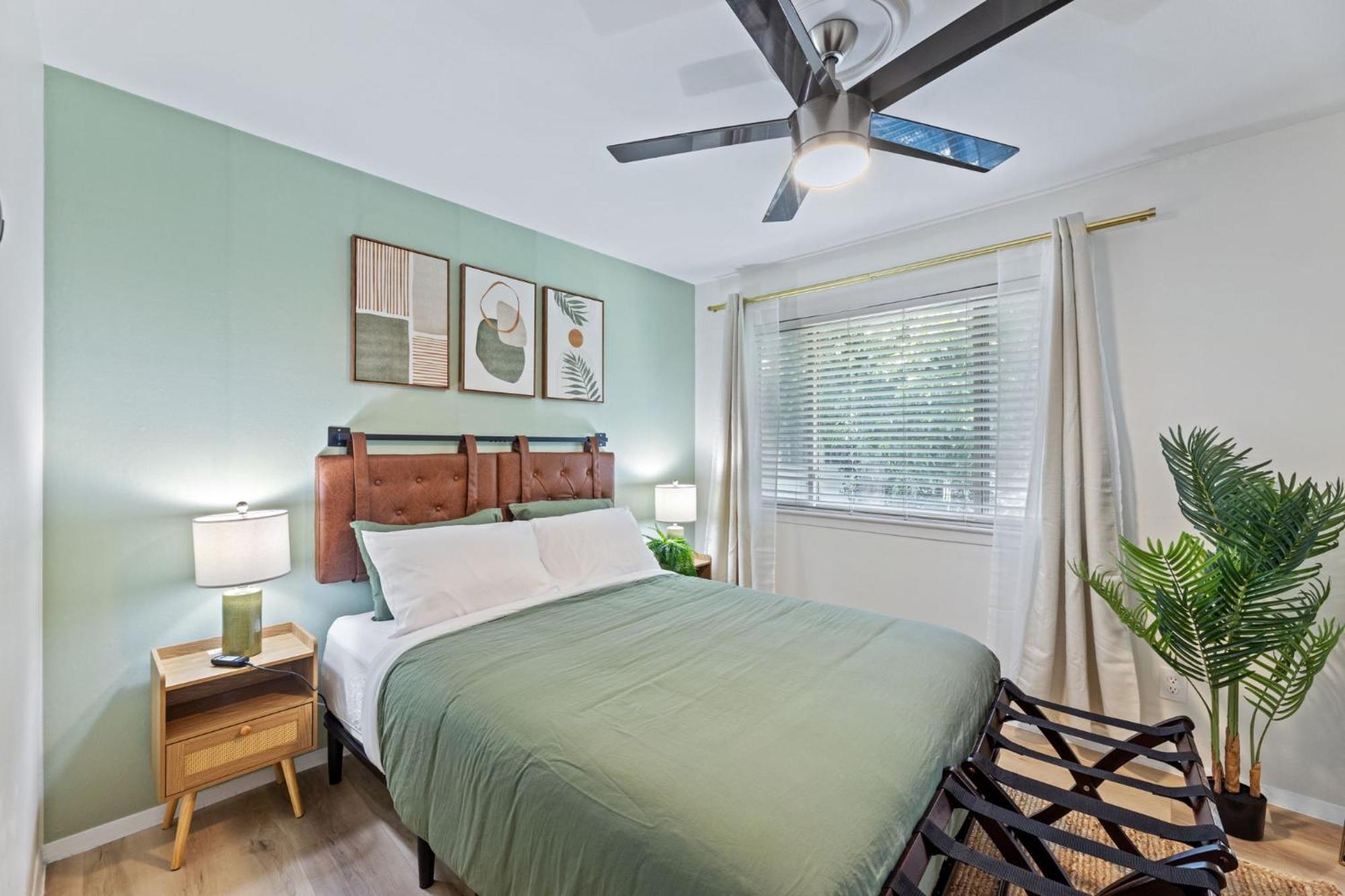 The Cozy Cove L Luxurious 2bd L Amazing Location L Parking L