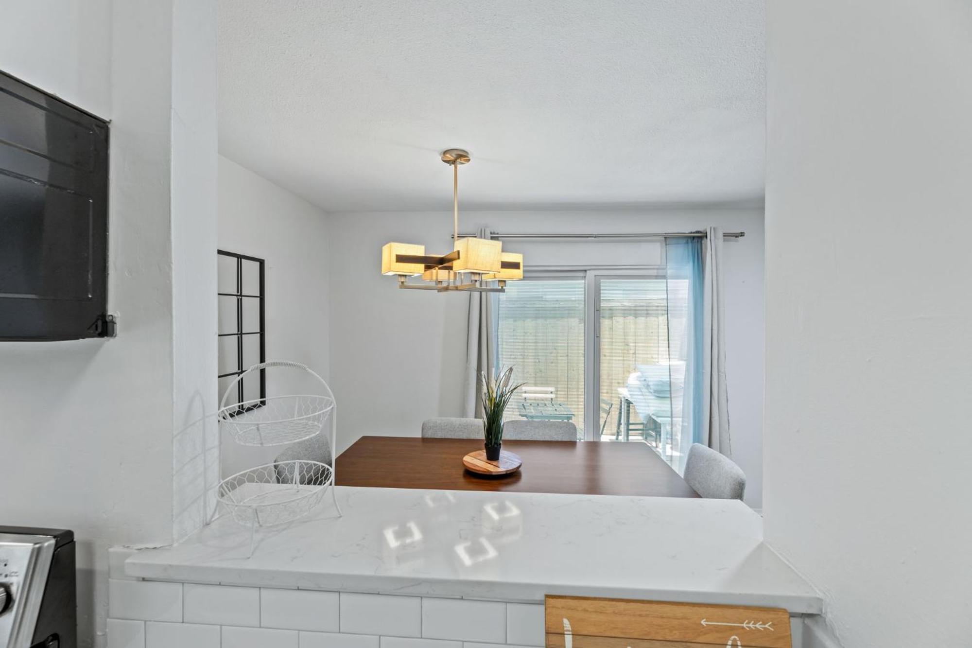 The Cozy Cove L Luxurious 2bd L Amazing Location L Parking L Dallas