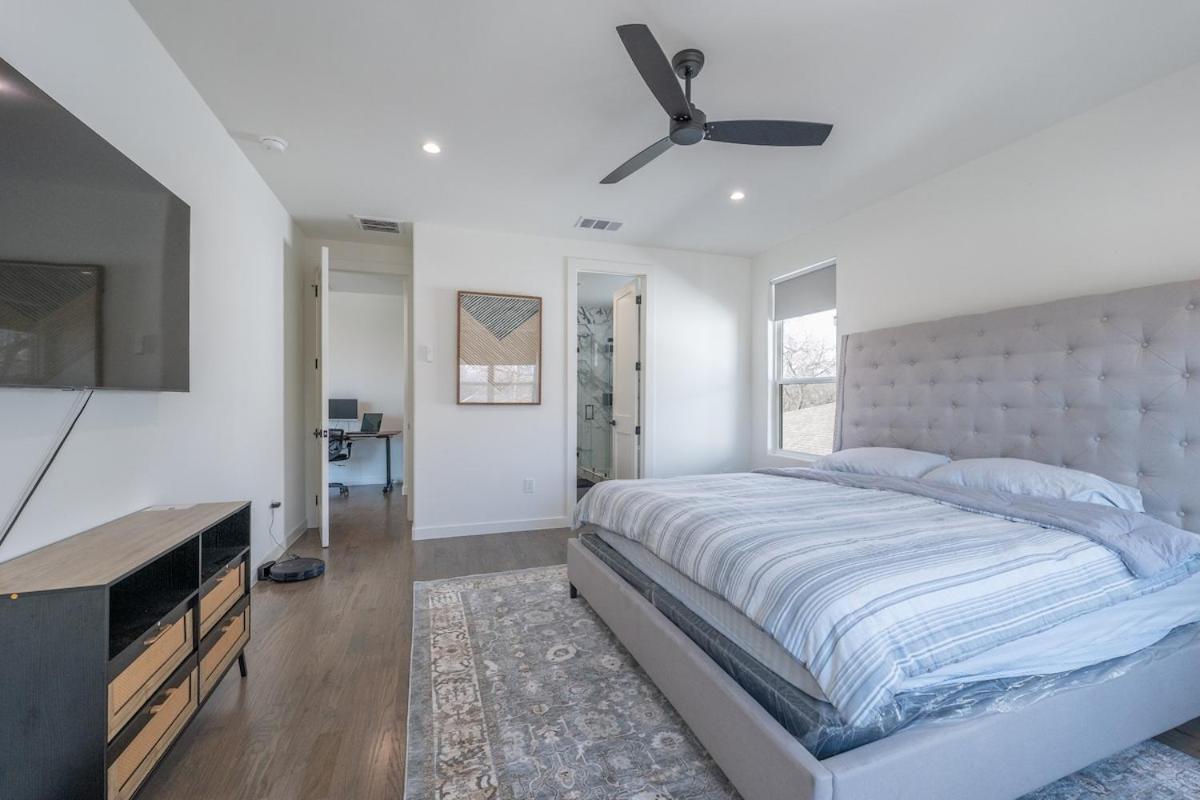 Pool 4 Bedroom Luxury In The Heart Of Villa Dallas