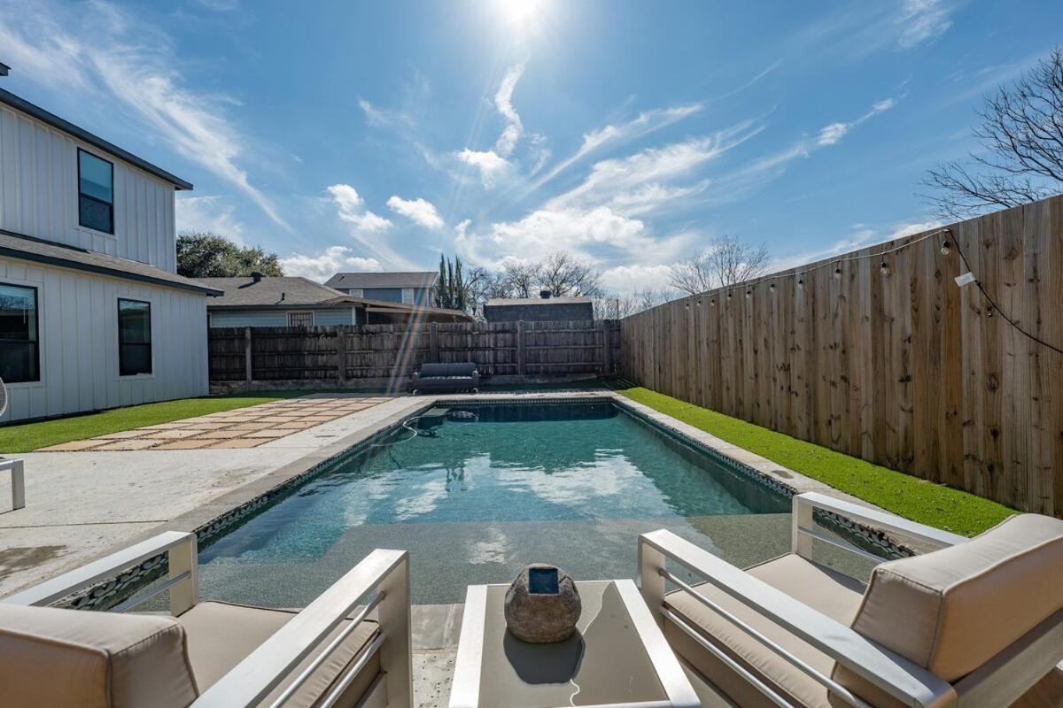Pool 4 Bedroom Luxury In The Heart Of Villa Dallas