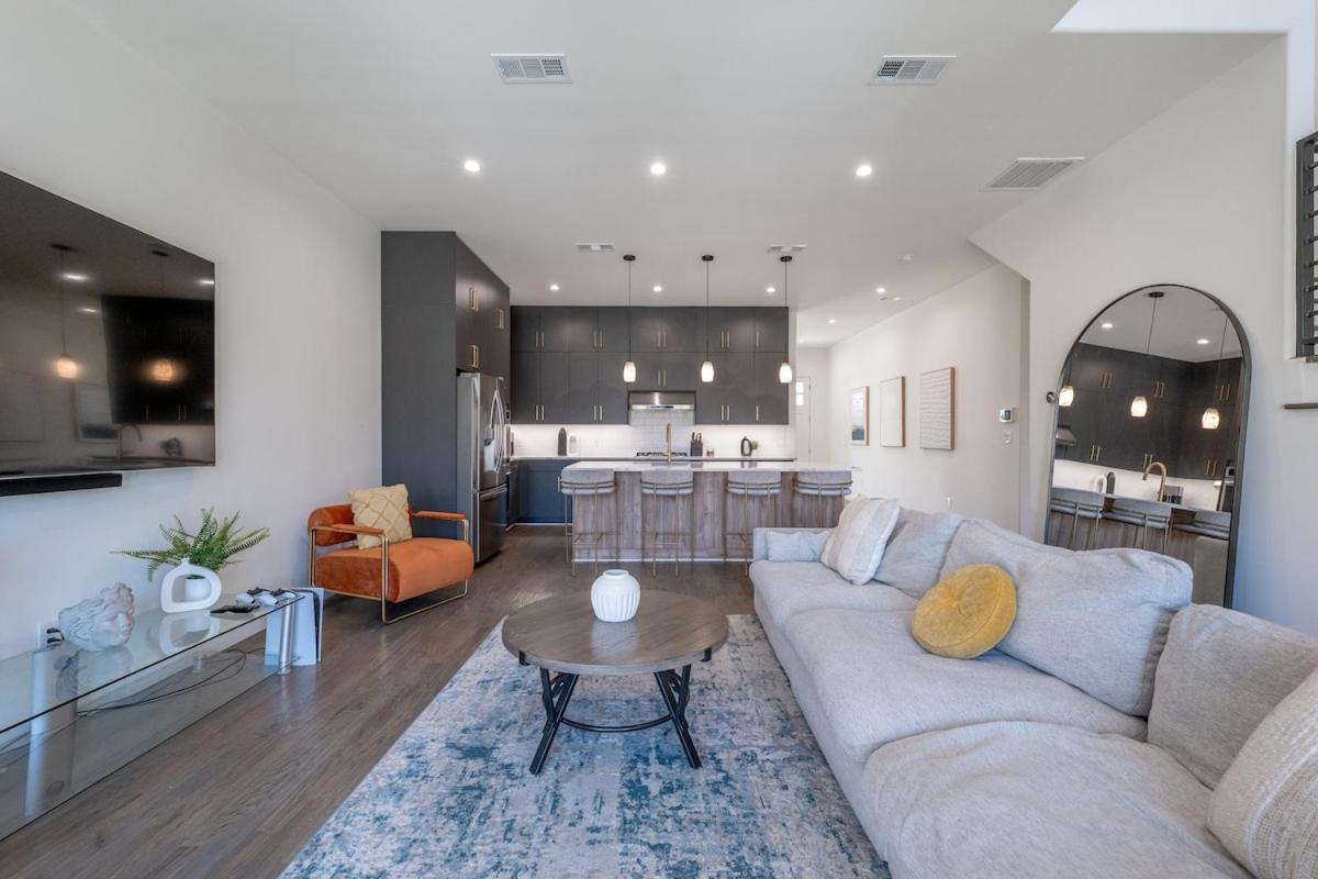 Pool 4 Bedroom Luxury In The Heart Of Villa Dallas