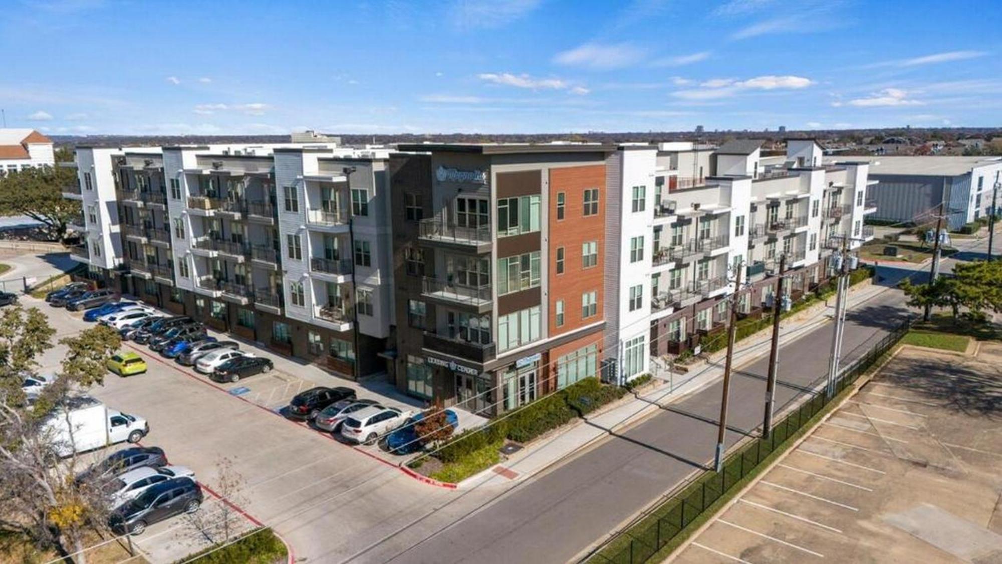 2br Gated Free Parking Gym Pool Near Galleria *