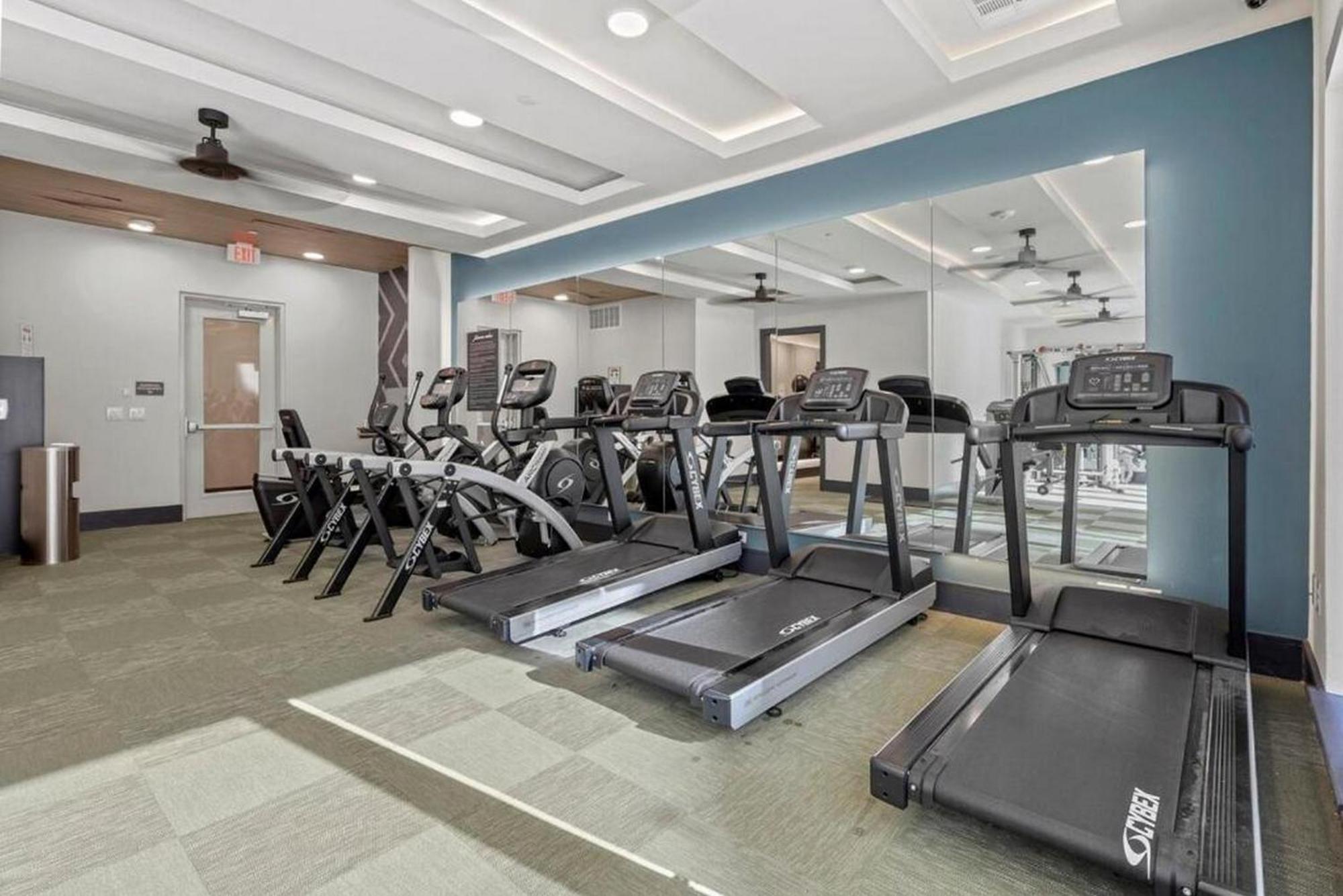 Apartment 2br Gated Free Parking Gym Pool Near Galleria Dallas