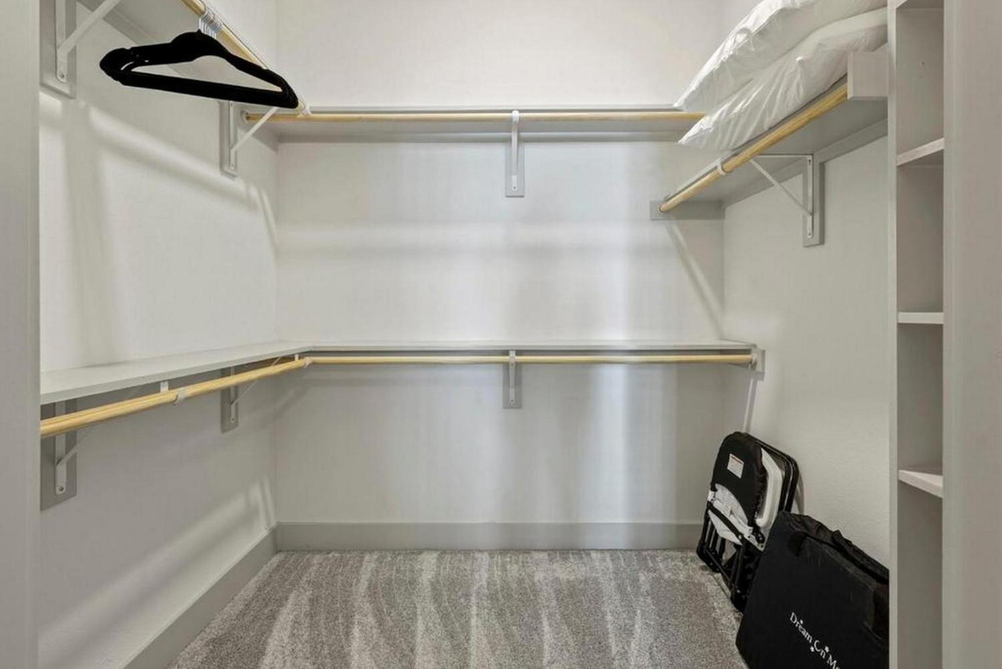 2br Gated Free Parking Gym Pool Near Galleria Apartment