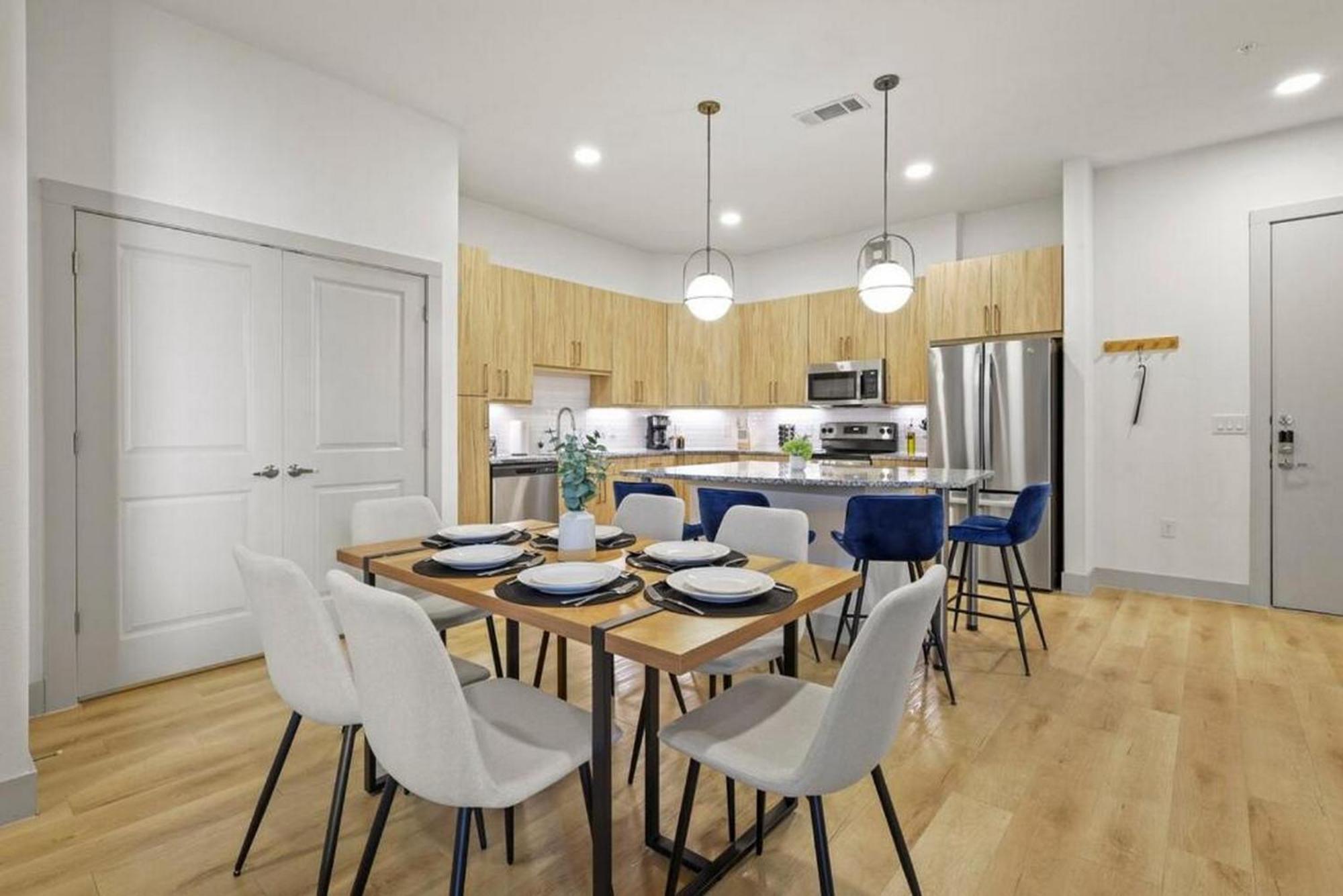 2br Gated Free Parking Gym Pool Near Galleria Apartment *