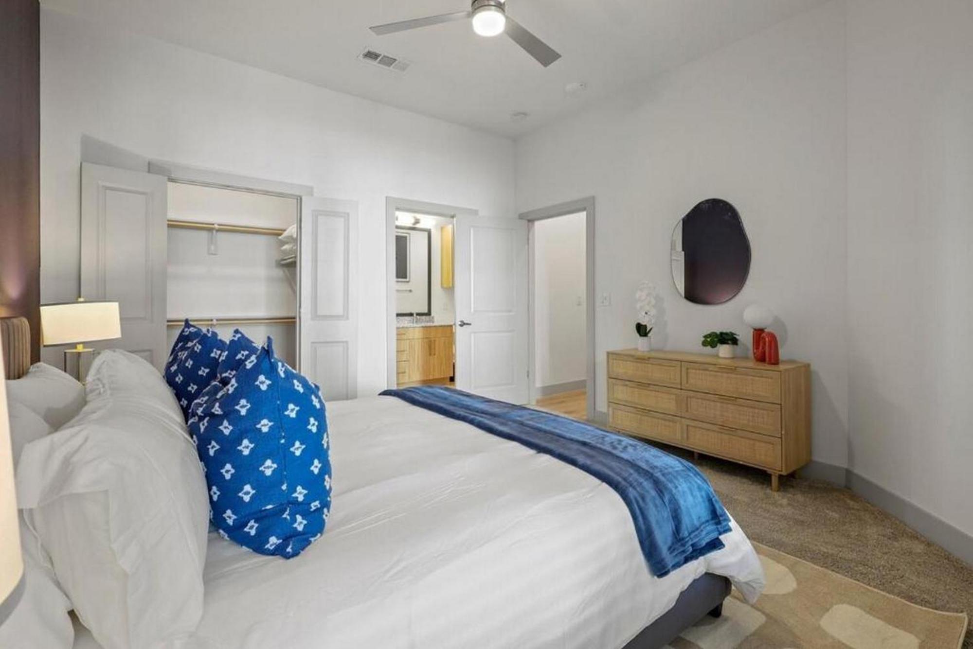 2br Gated Free Parking Gym Pool Near Galleria *