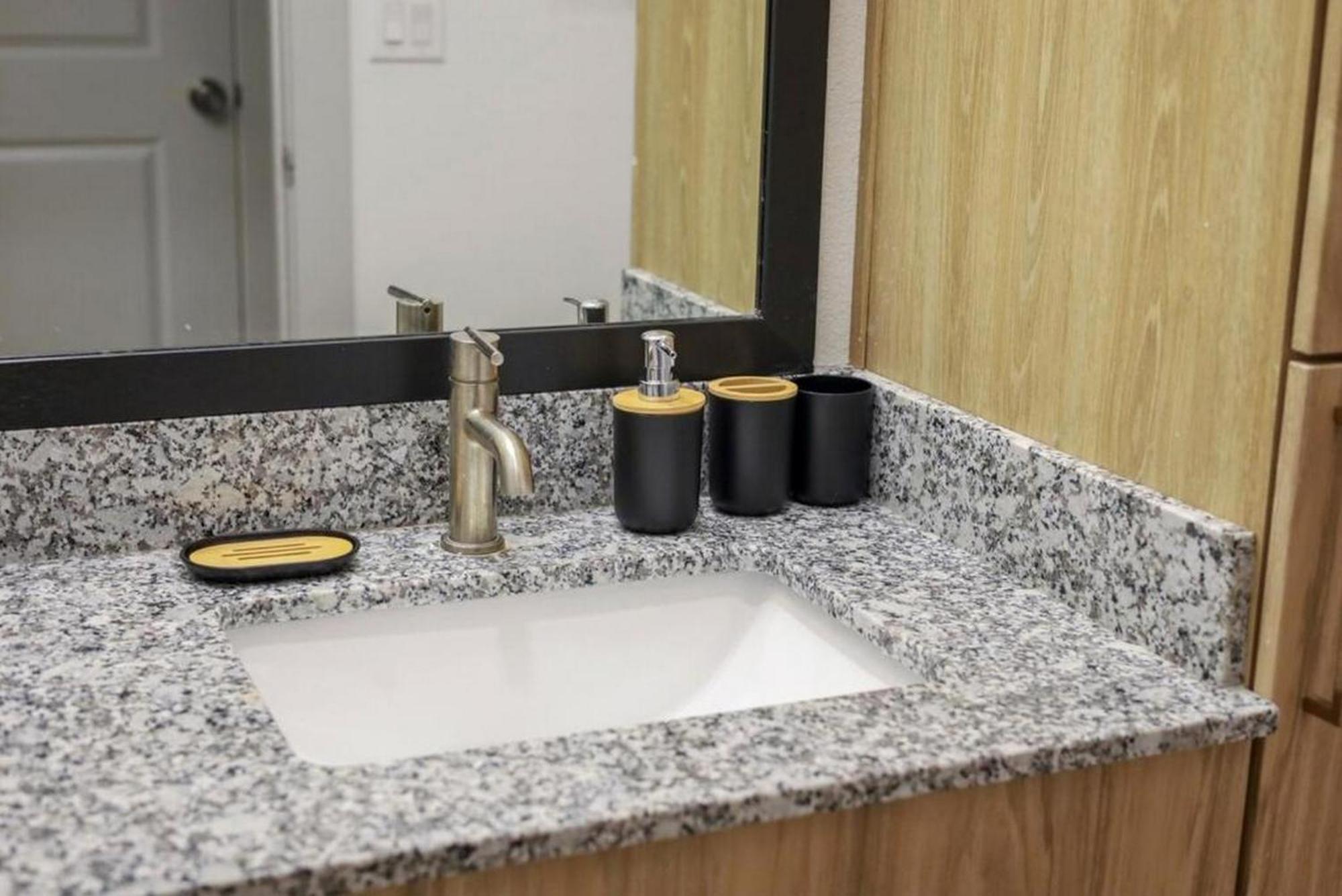 2br Gated Free Parking Gym Pool Near Galleria * Dallas