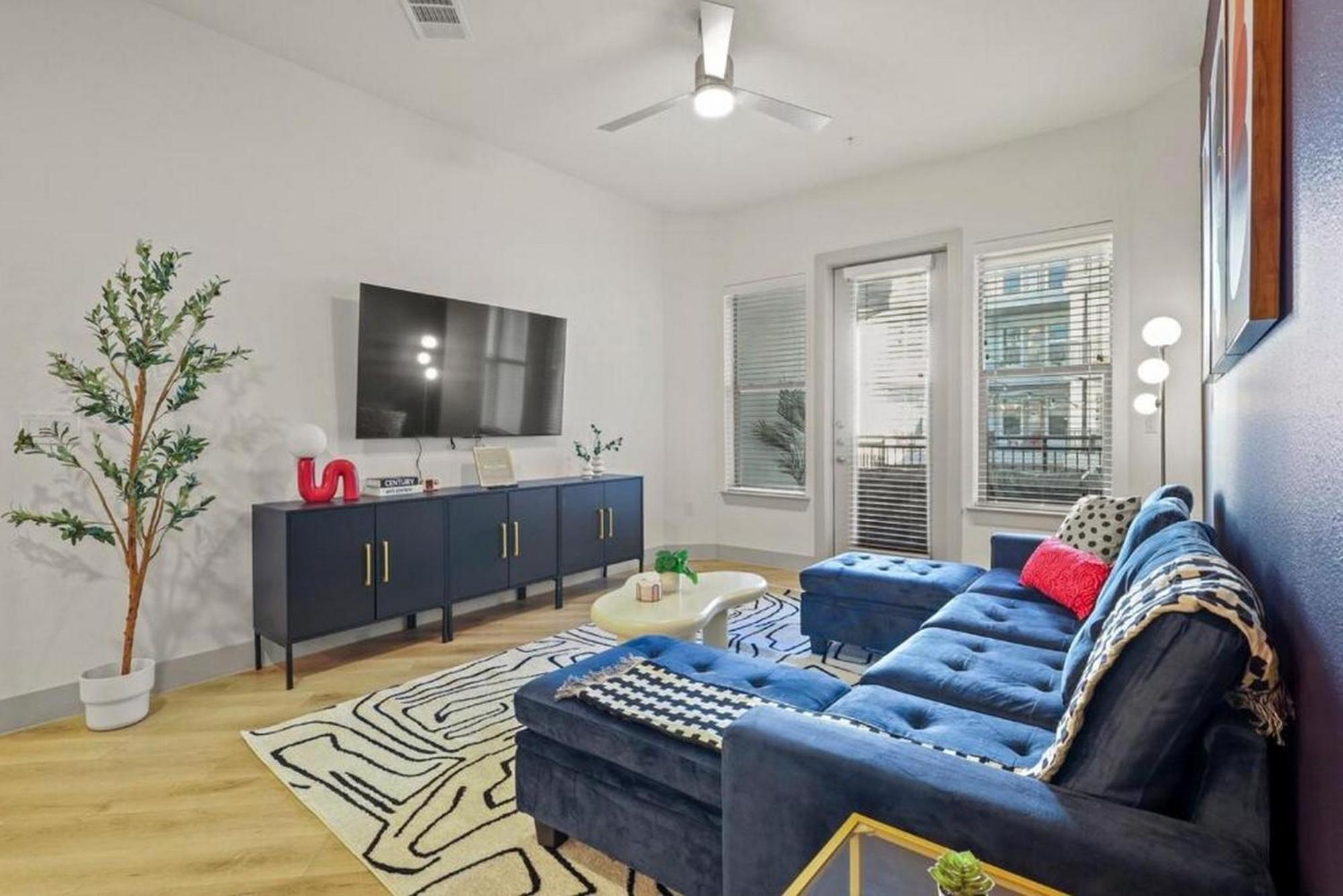 2br Gated Free Parking Gym Pool Near Galleria Apartment