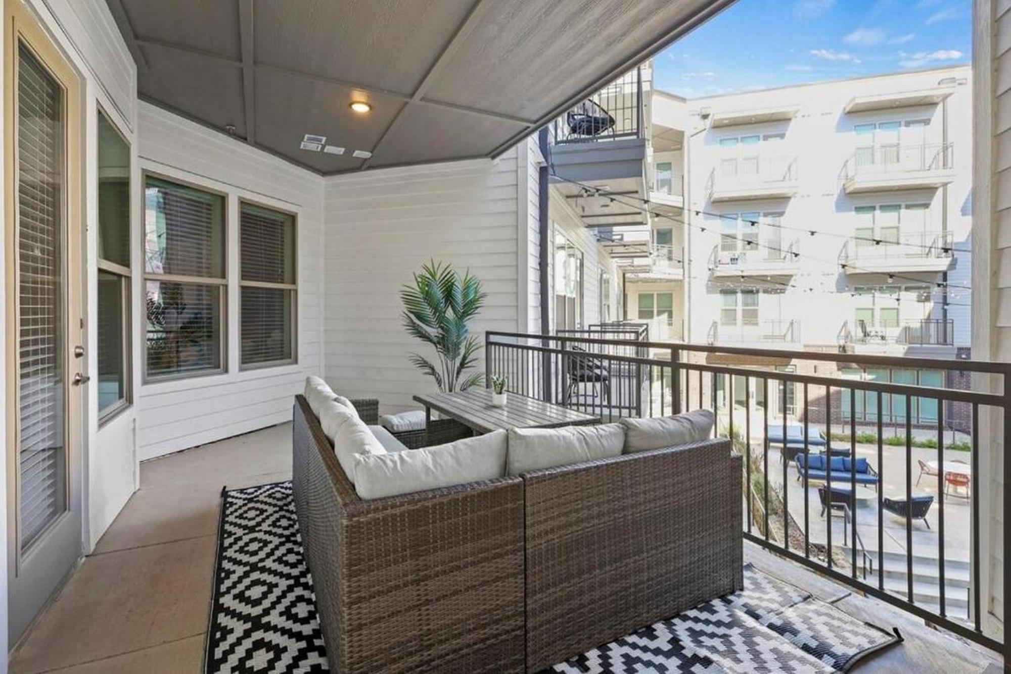 Apartment 2br Gated Free Parking Gym Pool Near Galleria *