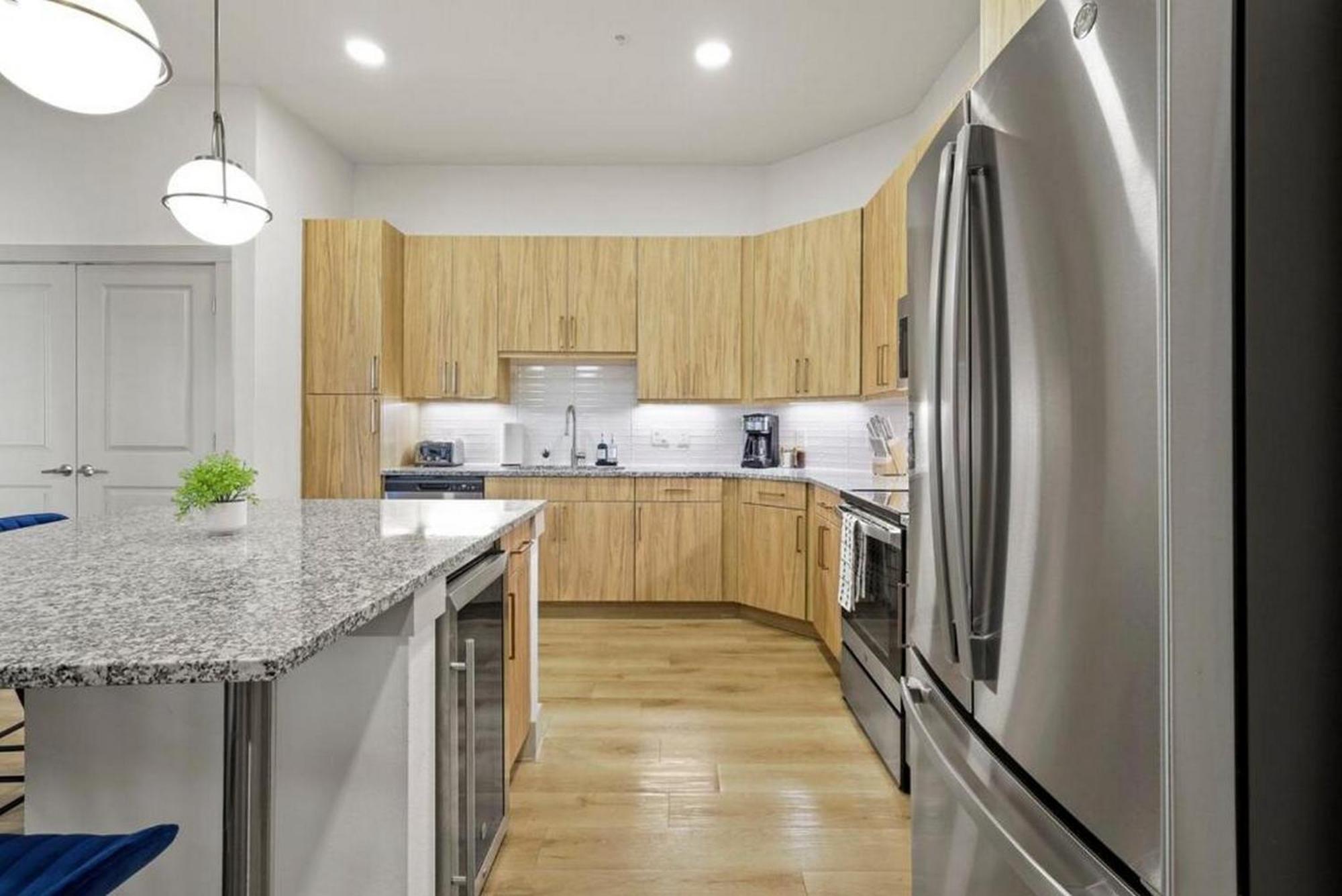 2br Gated Free Parking Gym Pool Near Galleria