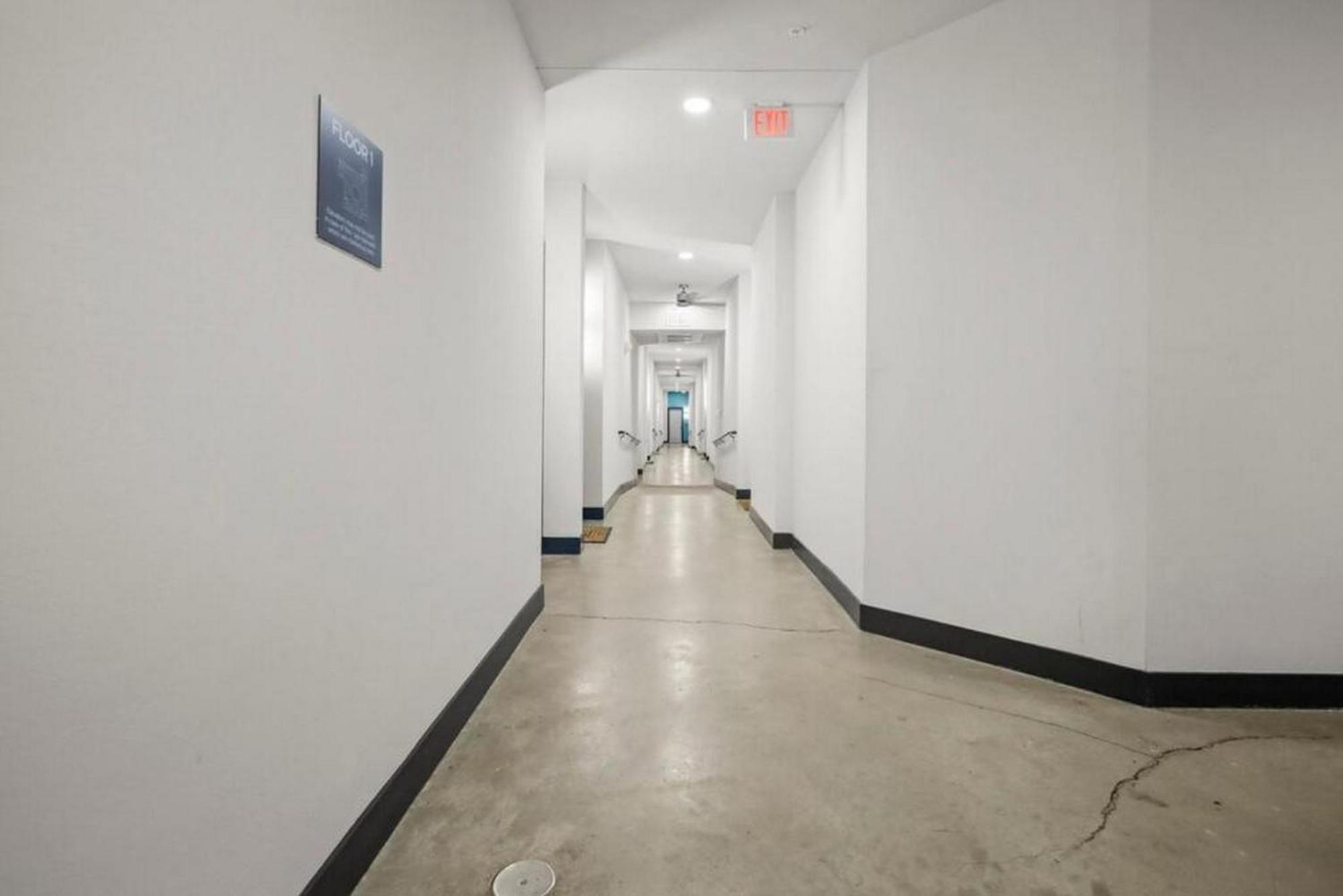 2br Gated Free Parking Gym Pool Near Galleria Apartment *