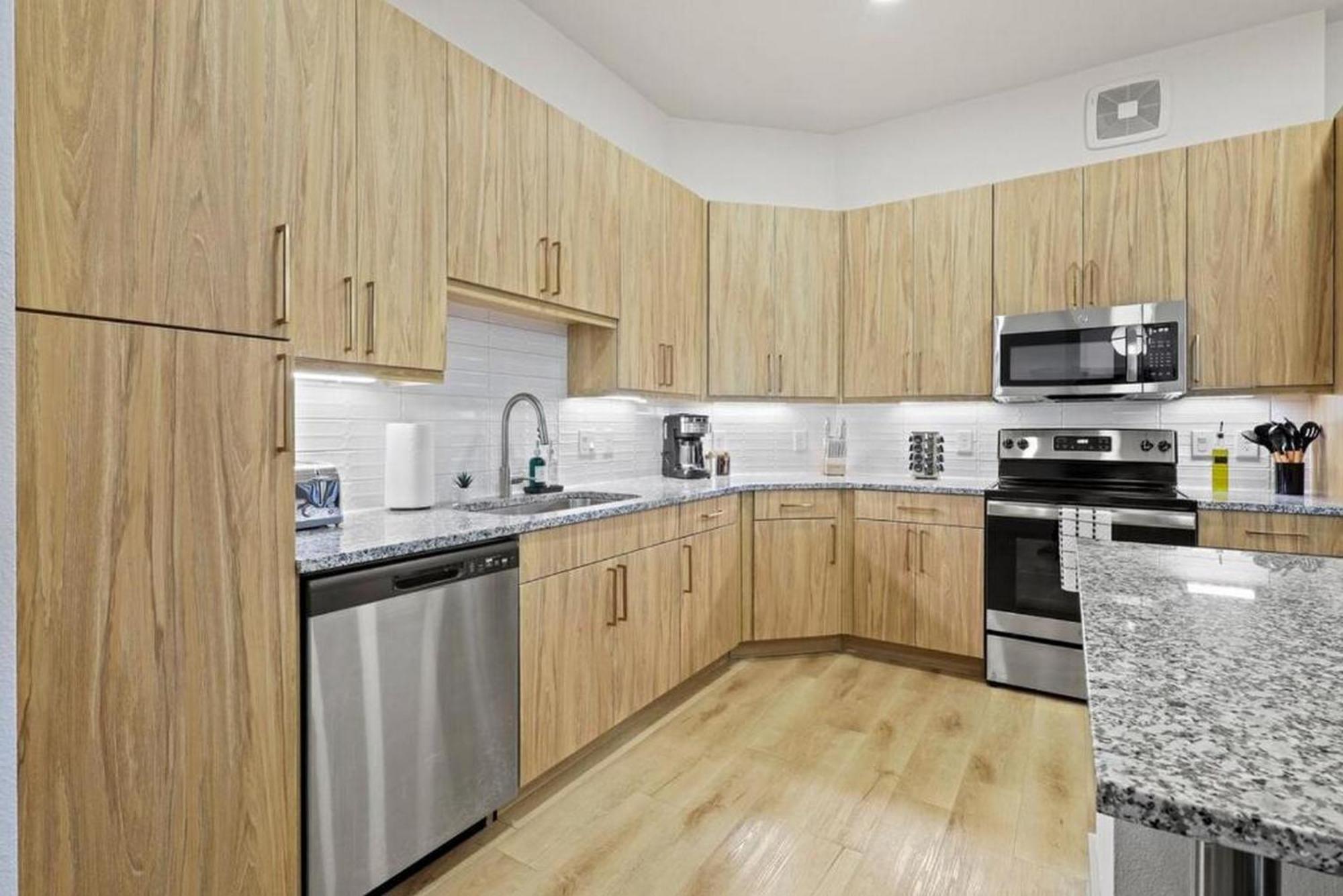 2br Gated Free Parking Gym Pool Near Galleria Dallas
