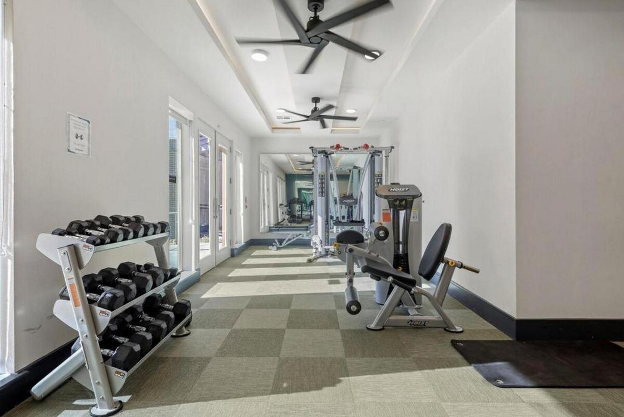 2br Gated Free Parking Gym Pool Near Galleria Apartment