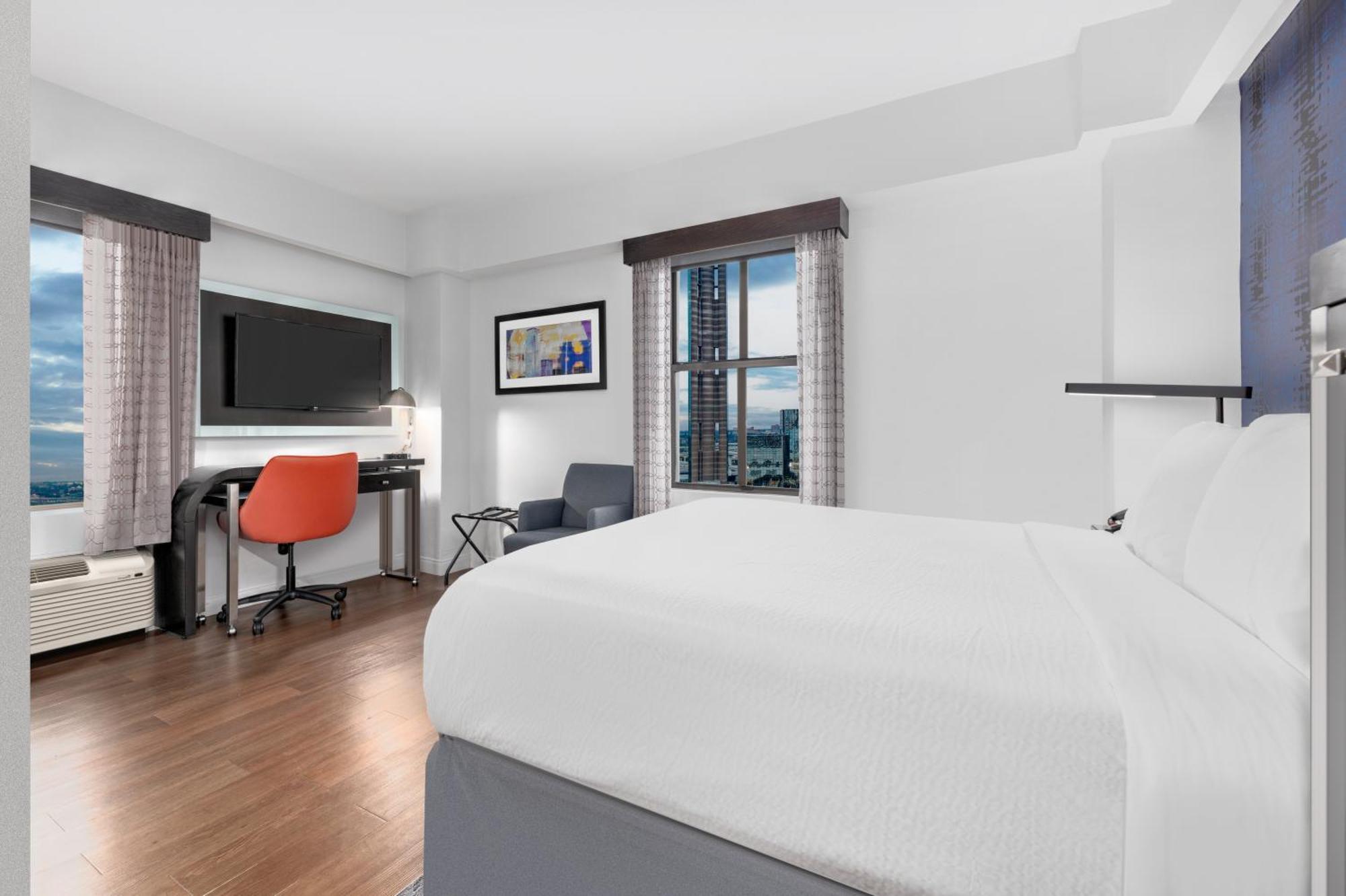 Express - Downtown By Ihg Hotel 3*