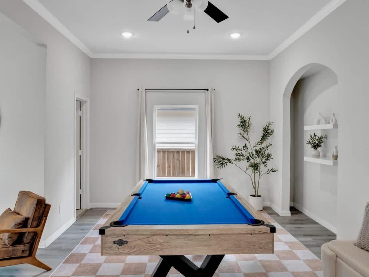 Modern Luxury Minutes From Downtown Holiday home *