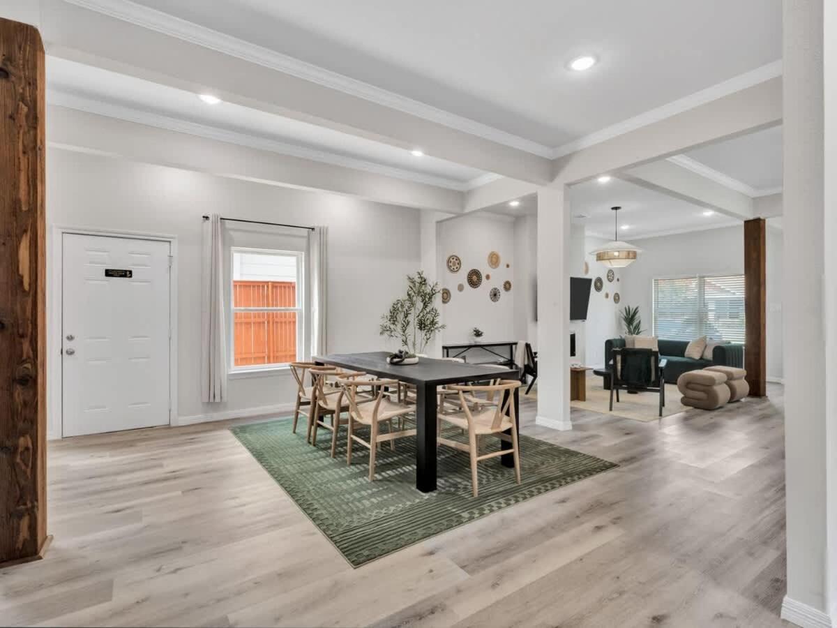 Modern Luxury Minutes From Downtown