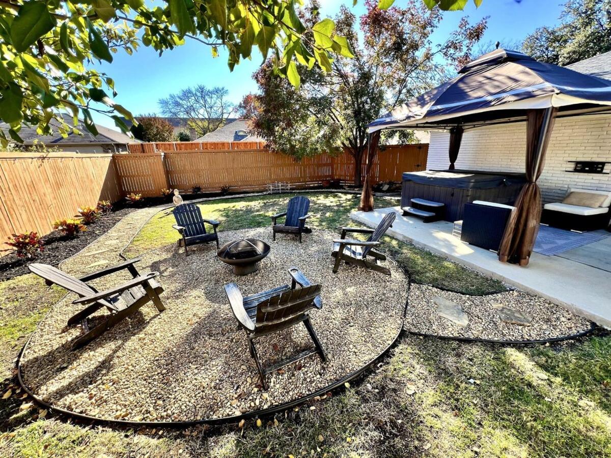 Zen Back Yard With Hot Tub, Firepit, At Holiday home Dallas