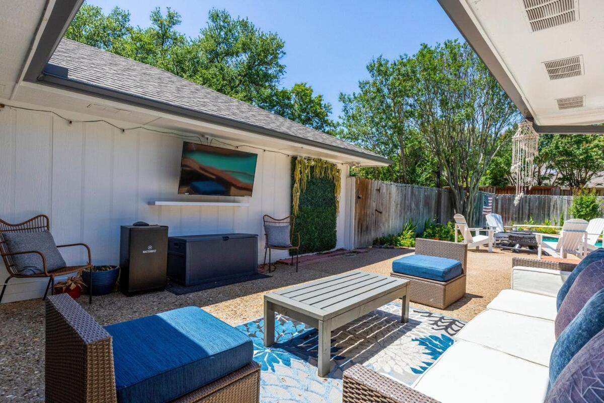 Modern With A Firepit, Heated Pool & Dallas