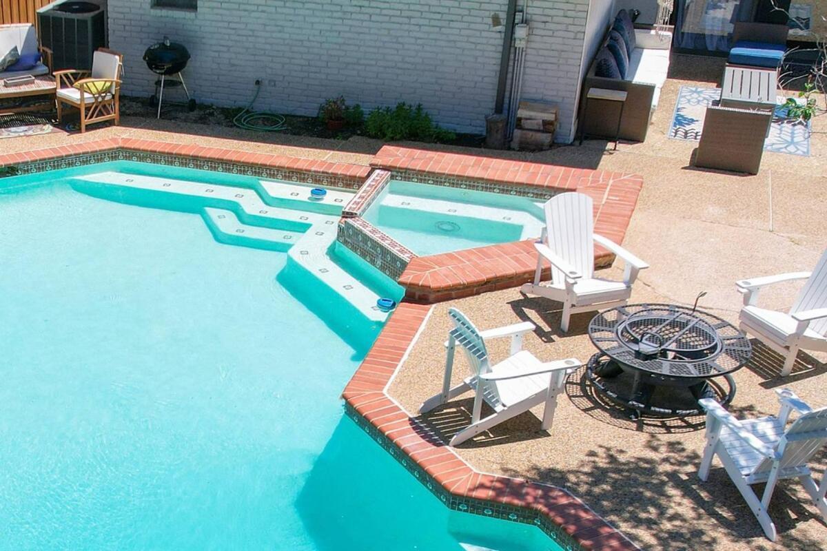 Modern With A Firepit, Heated Pool & Holiday home