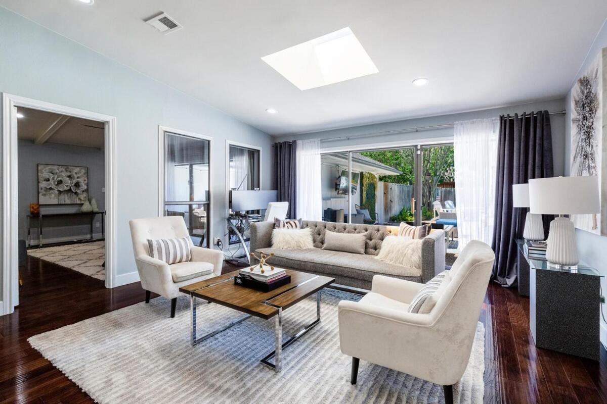 Modern With A Firepit, Heated Pool & *