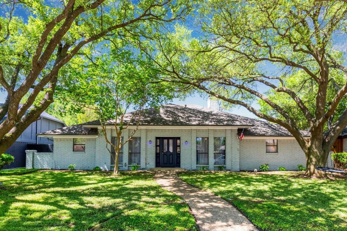 Holiday home Modern With A Firepit, Heated Pool & Dallas