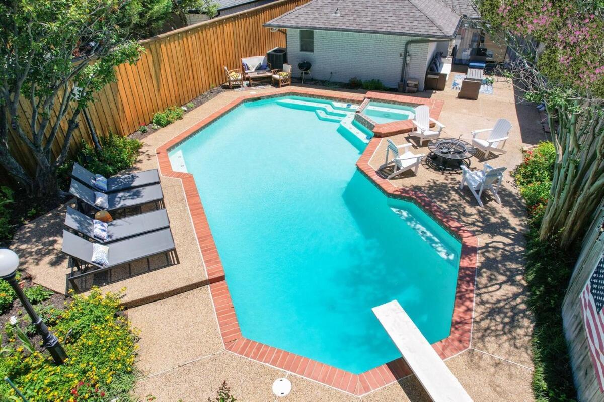 Modern With A Firepit, Heated Pool &