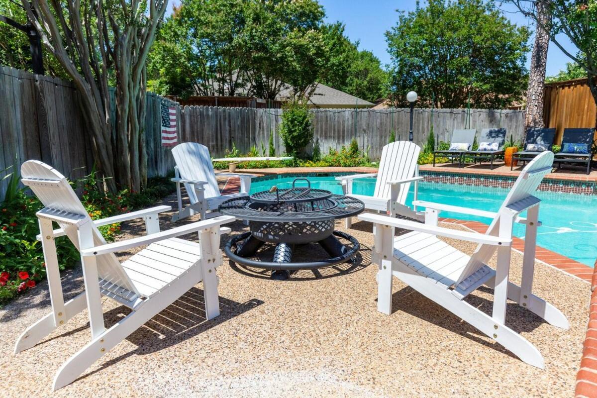 Modern With A Firepit, Heated Pool & Holiday home Dallas