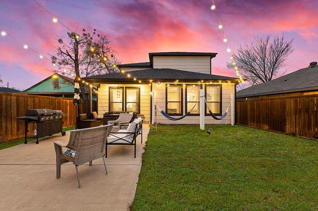 King Bed, Hot Tub, Ps4, Bbq, Large Yard & Garage! *