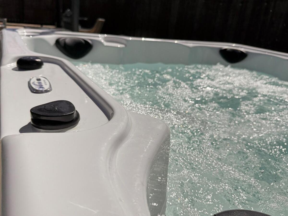 King Bed, Hot Tub, Ps4, Bbq, Large Yard & Garage! Dallas
