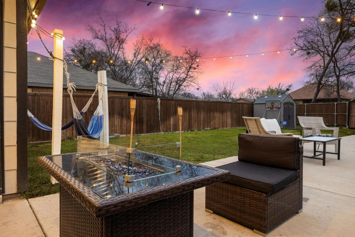 Holiday home King Bed, Hot Tub, Ps4, Bbq, Large Yard & Garage! Dallas