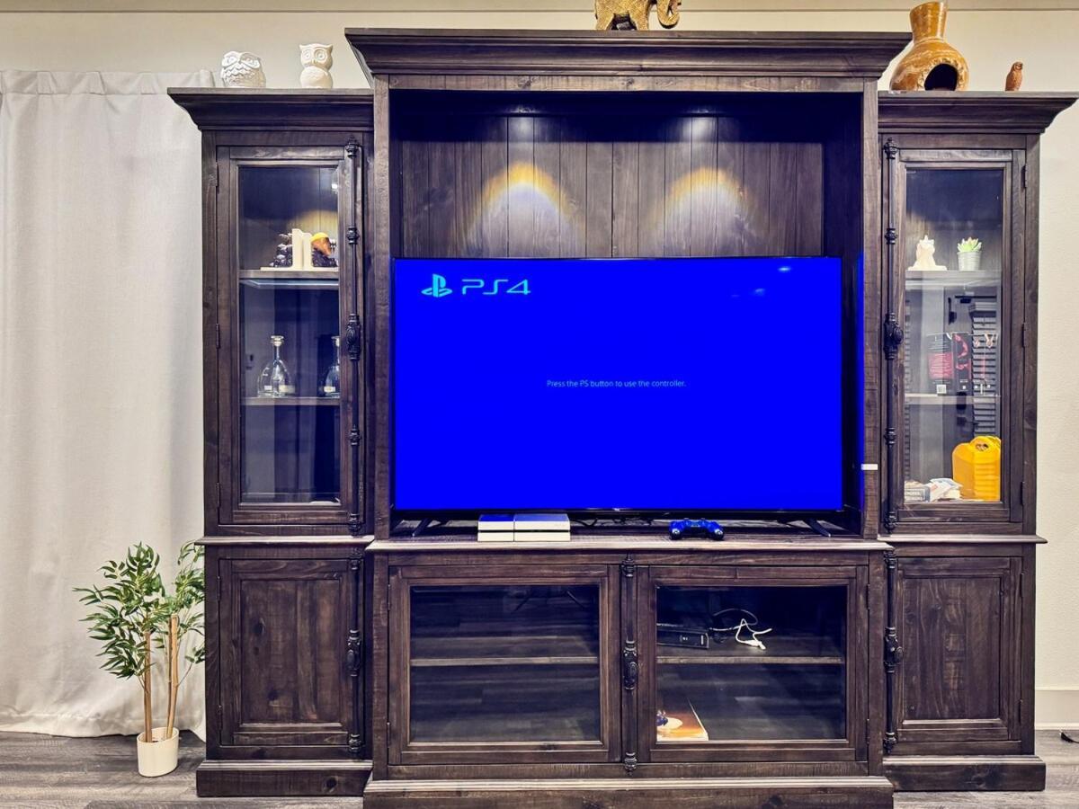 King Bed, Hot Tub, Ps4, Bbq, Large Yard & Garage! * Dallas