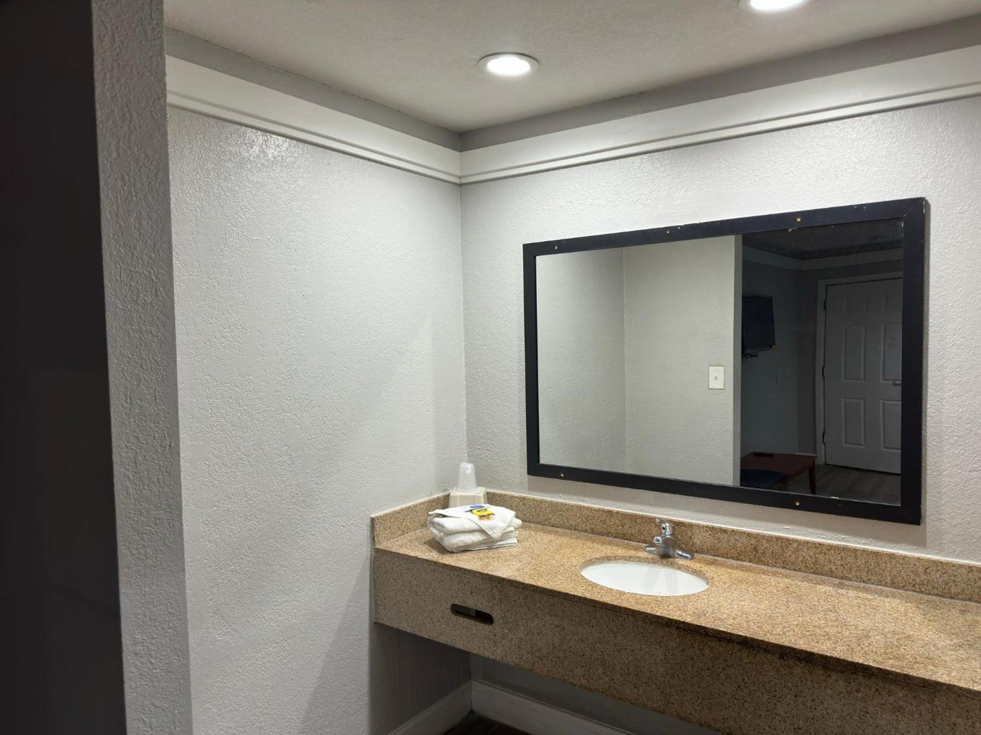 All Season Suites Inn Dallas