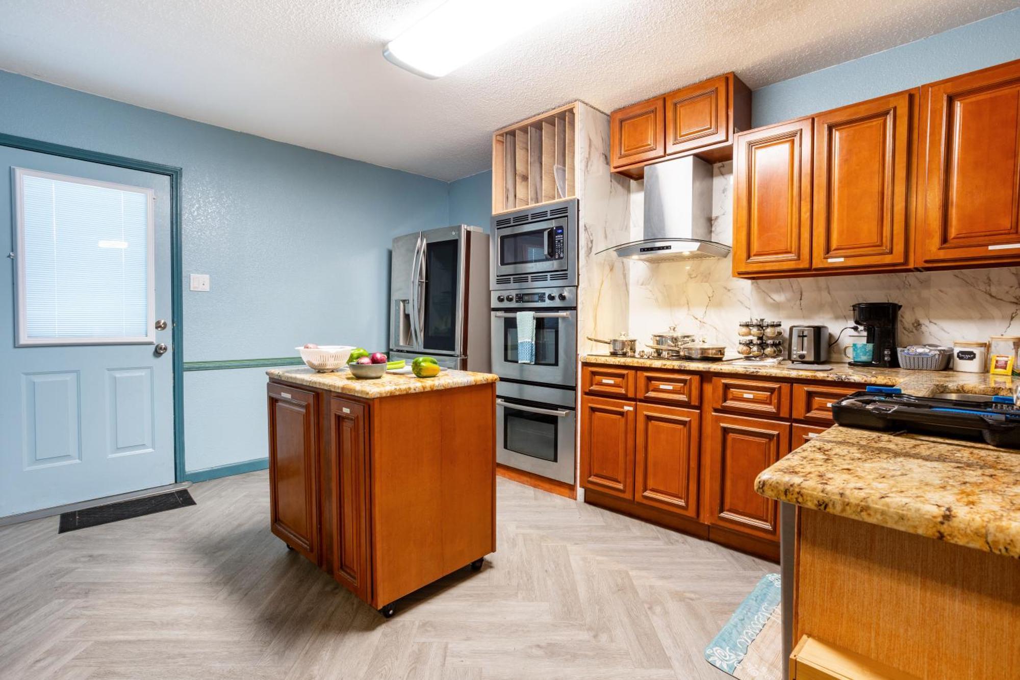 Holiday home Fantastic Family And Friend Getaway - King Beds, Game Room, Gym, Fast Wifi, And Private Parking Dallas