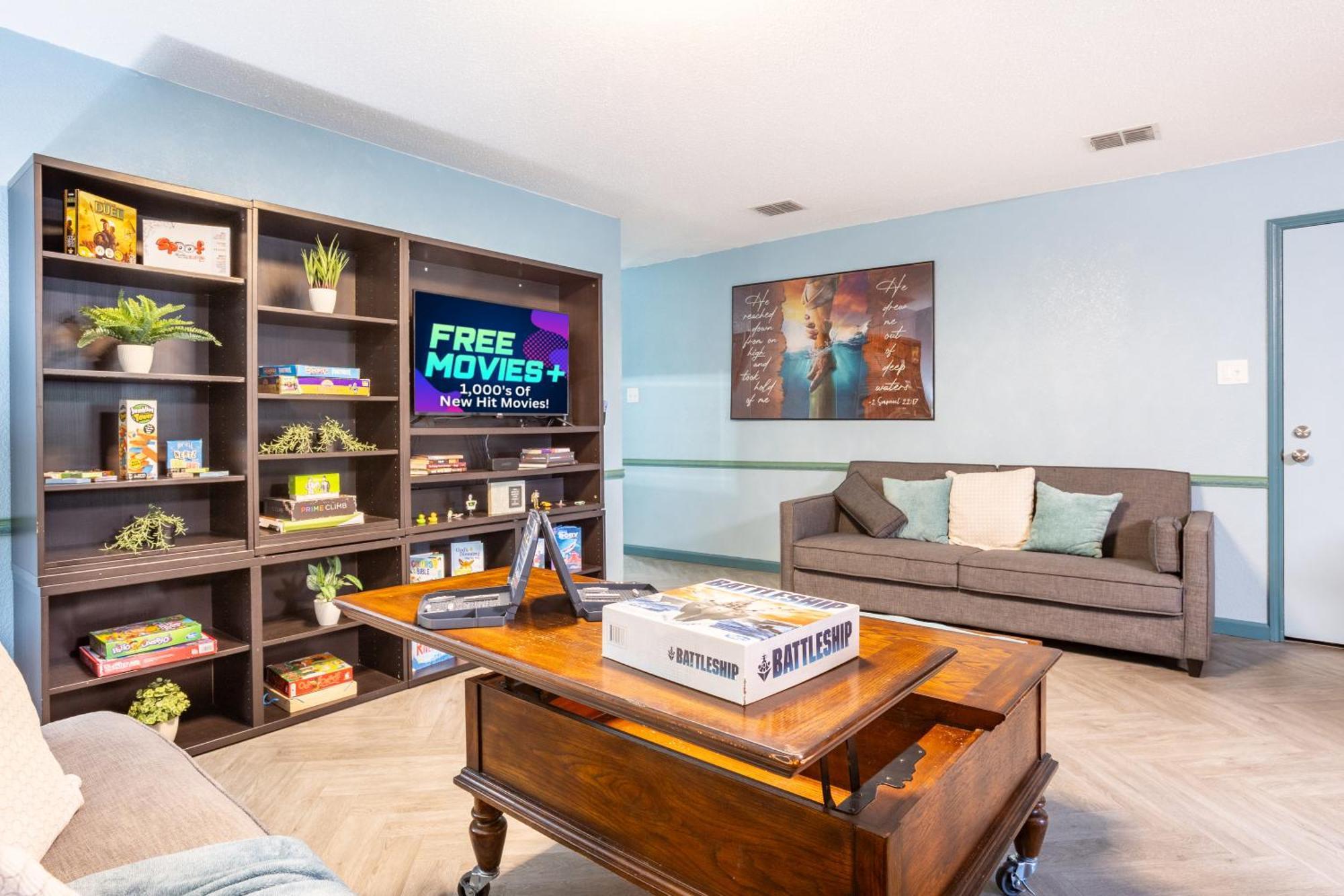 Fantastic Family And Friend Getaway - King Beds, Game Room, Gym, Fast Wifi, And Private Parking