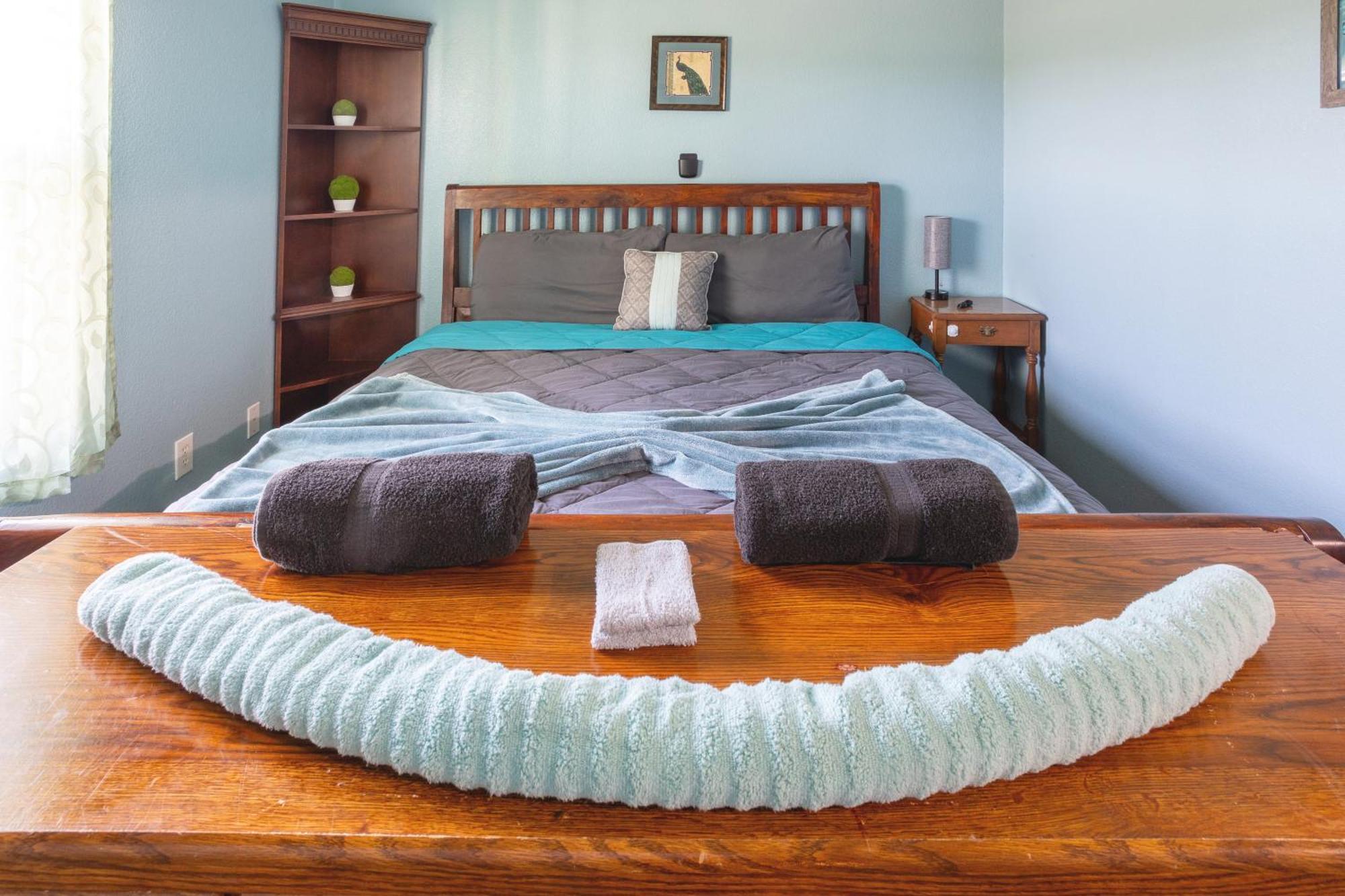 Fantastic Family And Friend Getaway - King Beds, Game Room, Gym, Fast Wifi, And Private Parking * Dallas