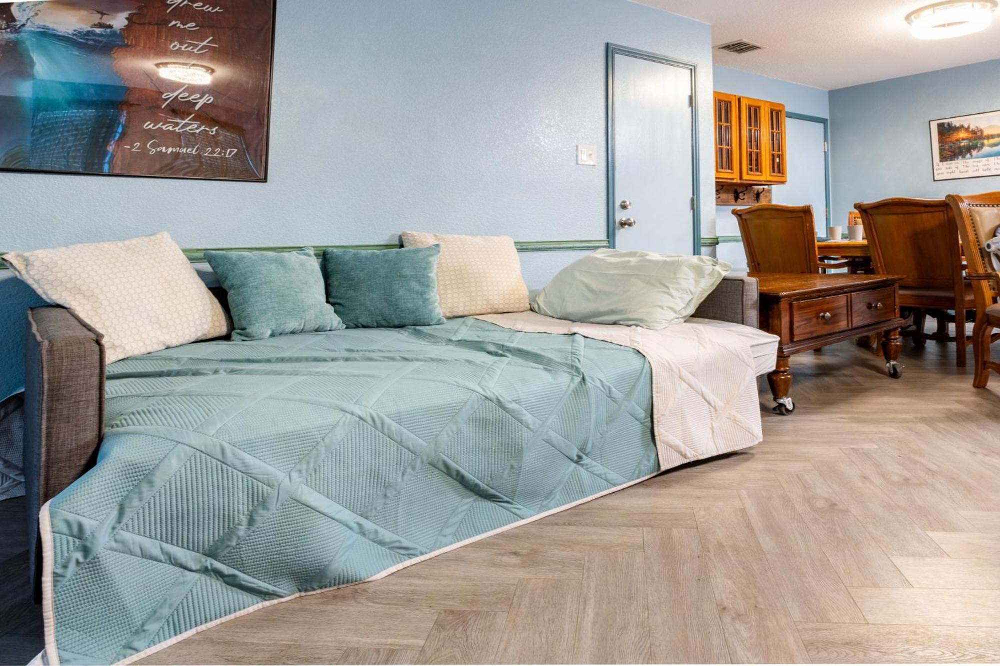 Fantastic Family And Friend Getaway - King Beds, Game Room, Gym, Fast Wifi, And Private Parking Holiday home