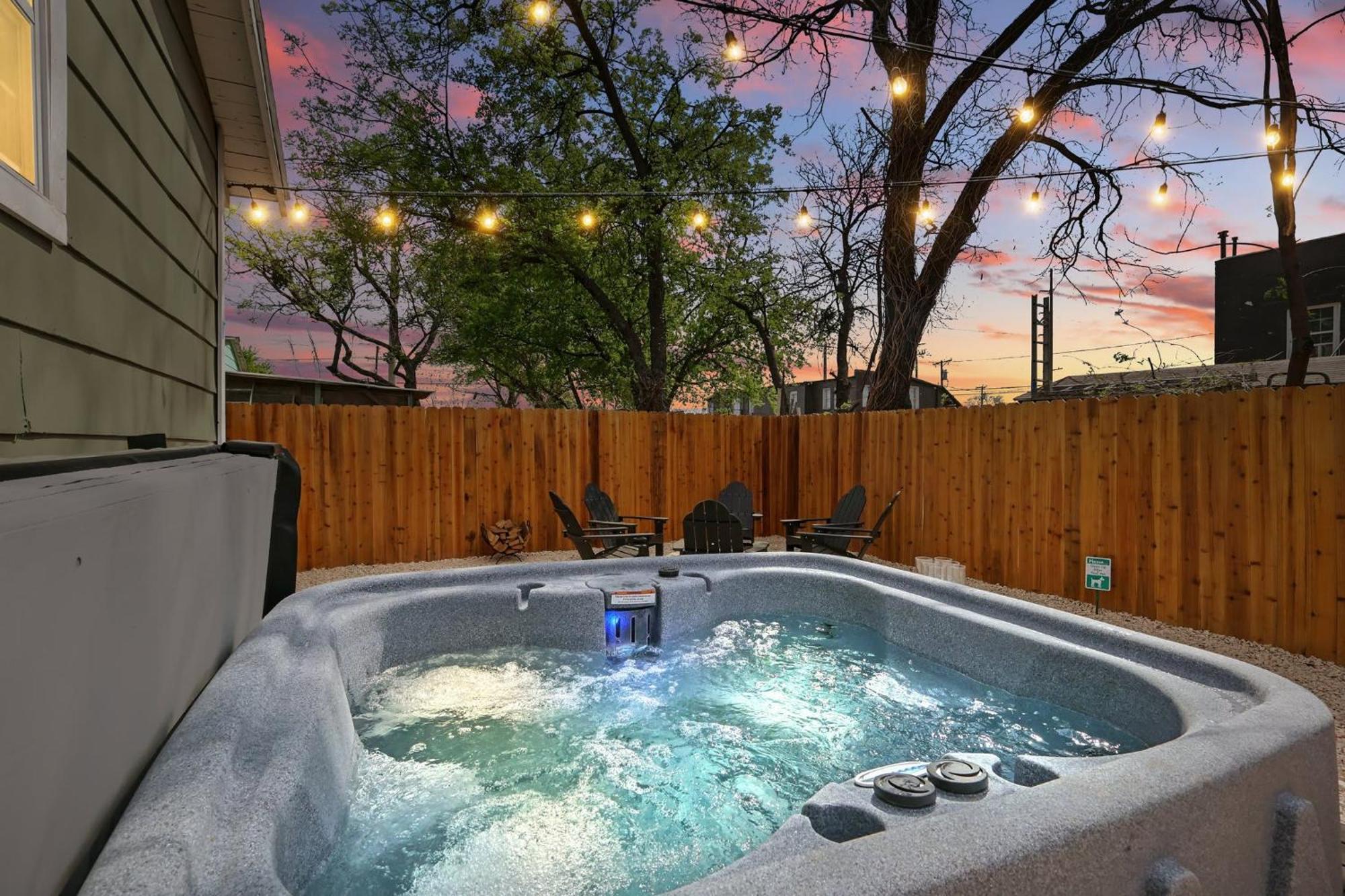 Charming Historic 3b Heart Of - Sleeps 12 * Dallas