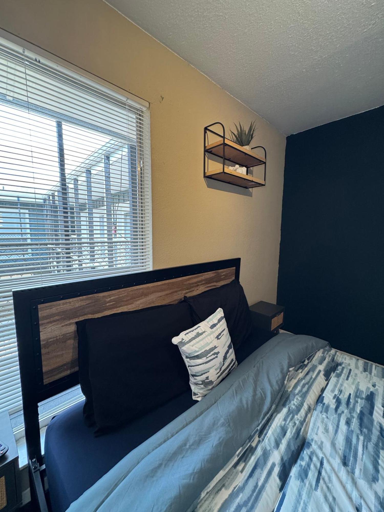 Downtown Chic Style 1bed Abode
