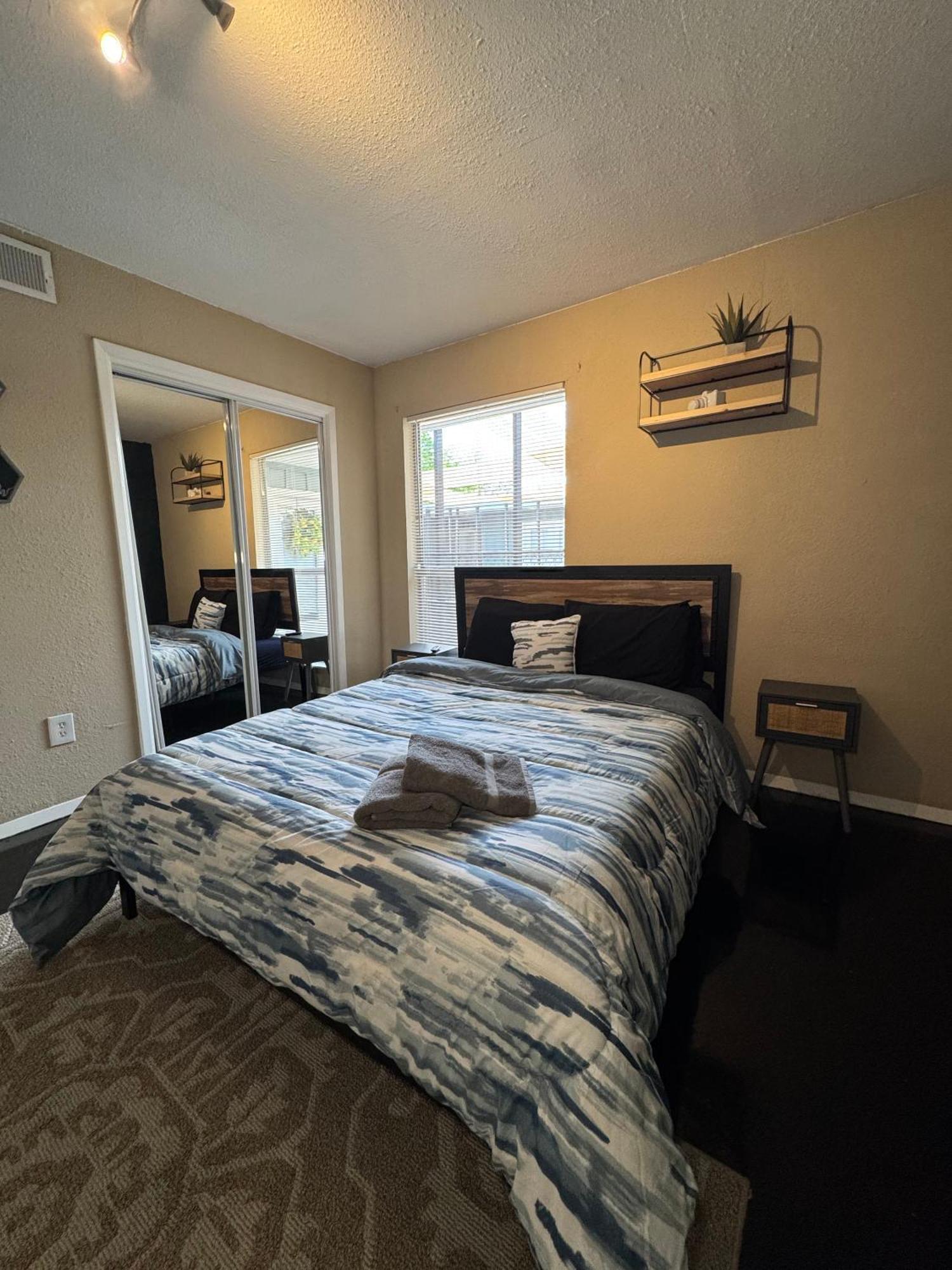 Downtown Chic Style 1bed Abode *