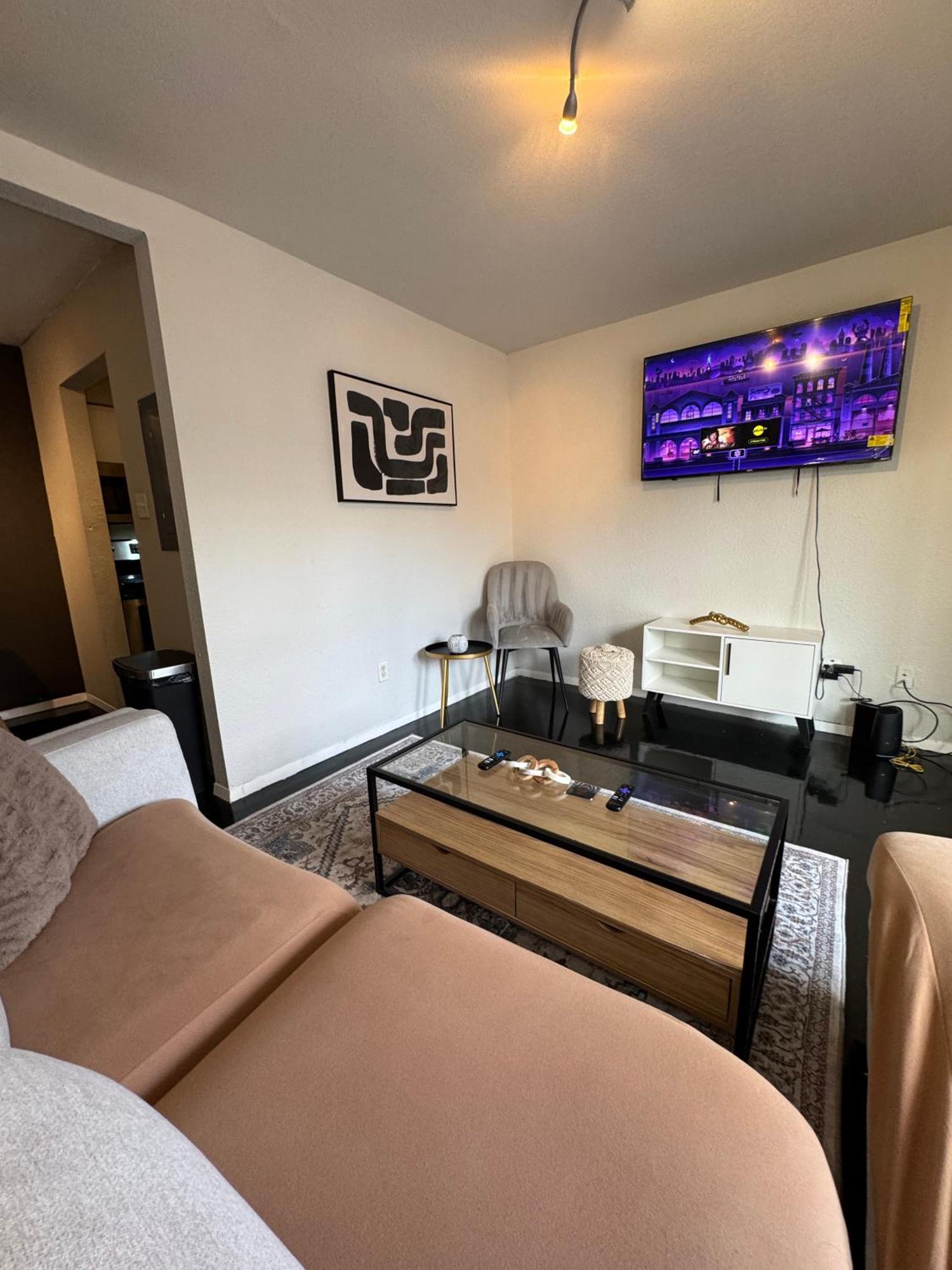 Downtown Chic Style 1bed Abode