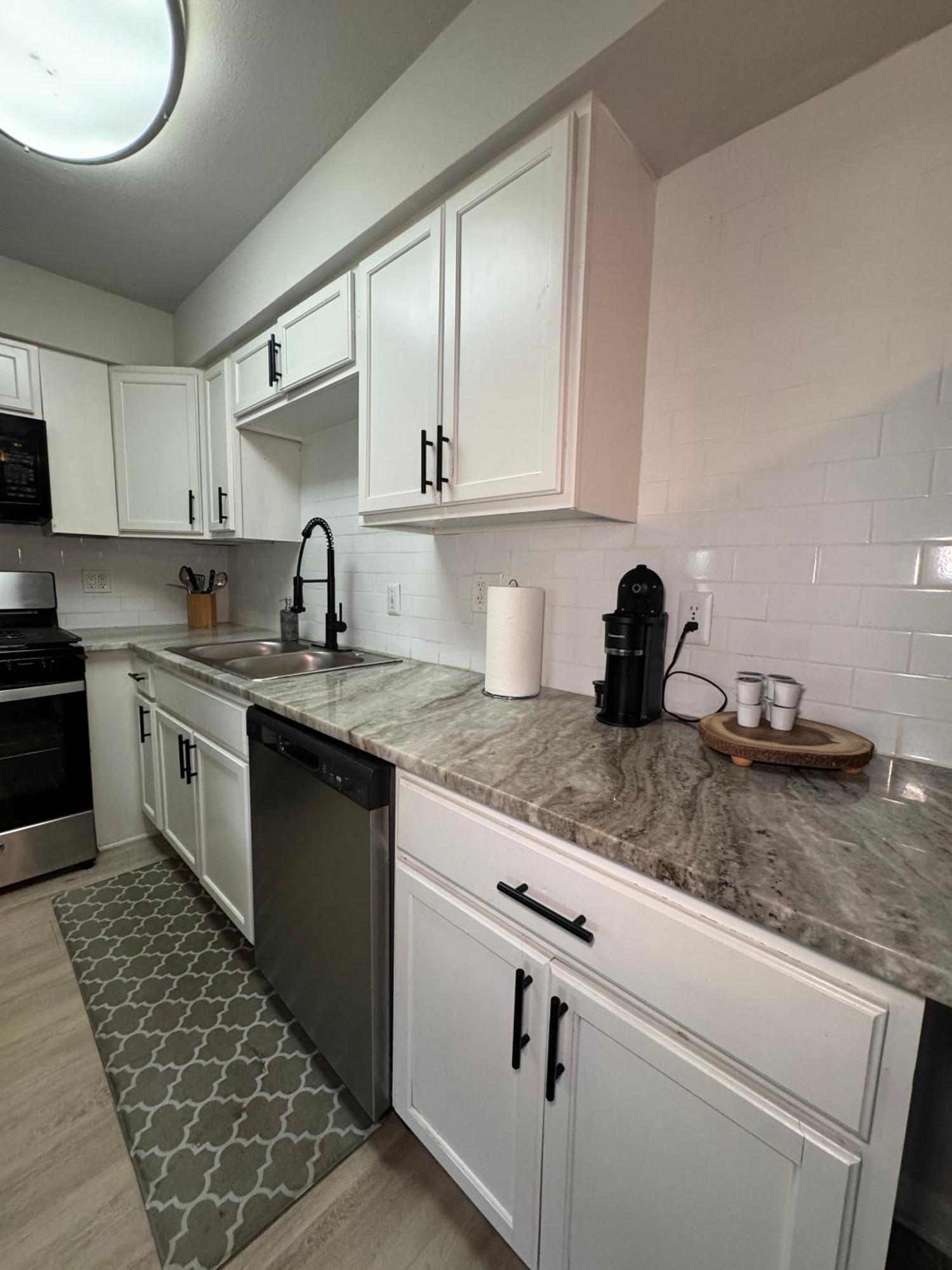 Downtown Luxe Urban Haven 1bd Retreat Apartment