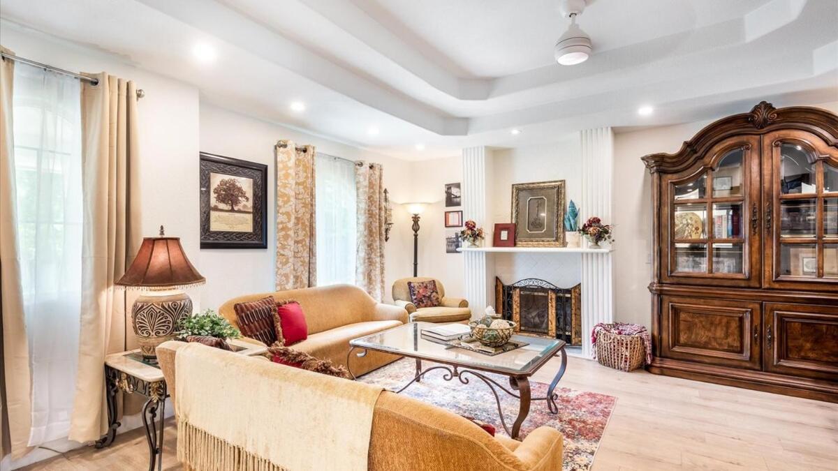 Flair House Midway-hollow, Uptown Close By Holiday home Dallas