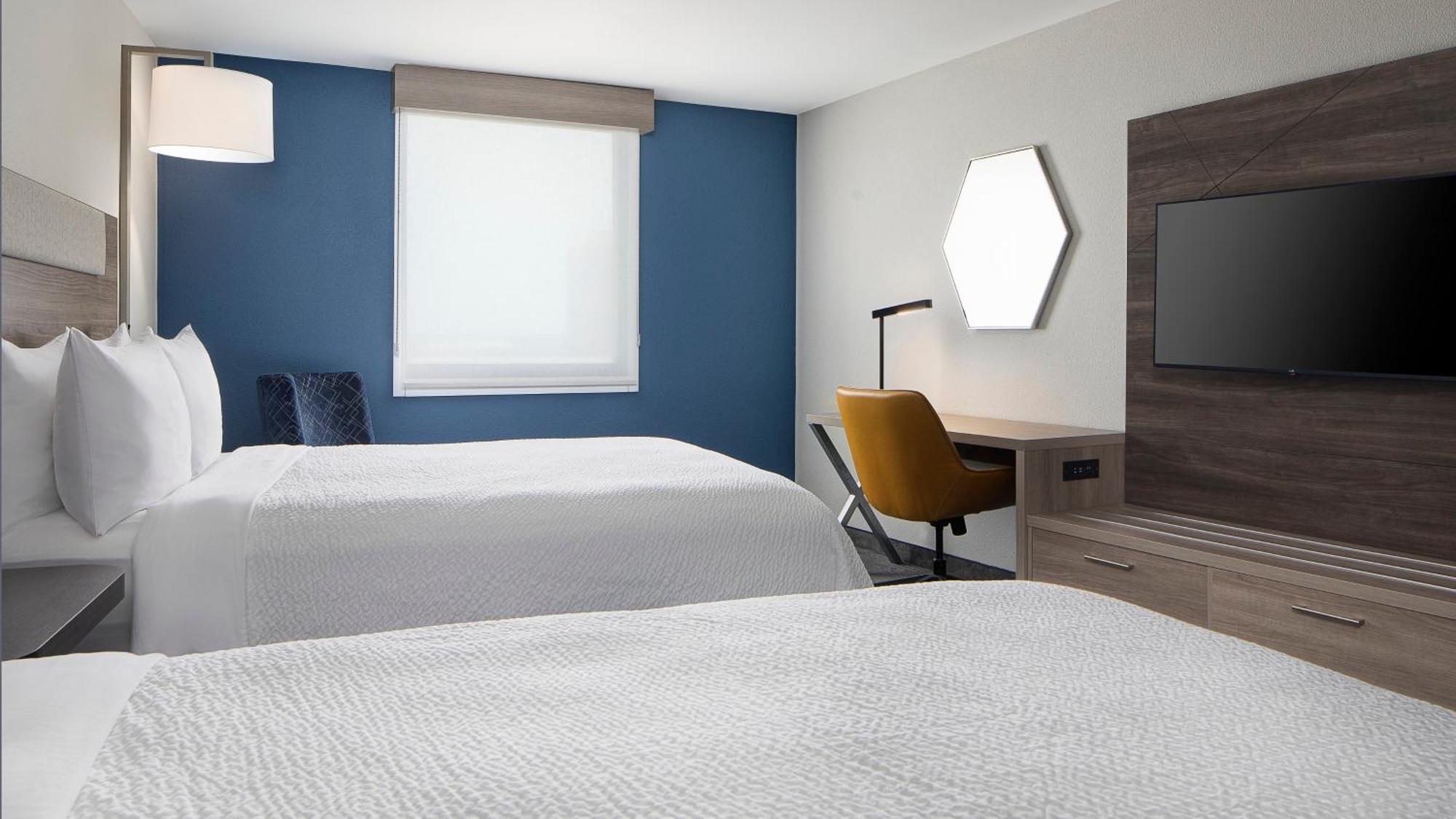 Hotel Express Market Center By Ihg 3*