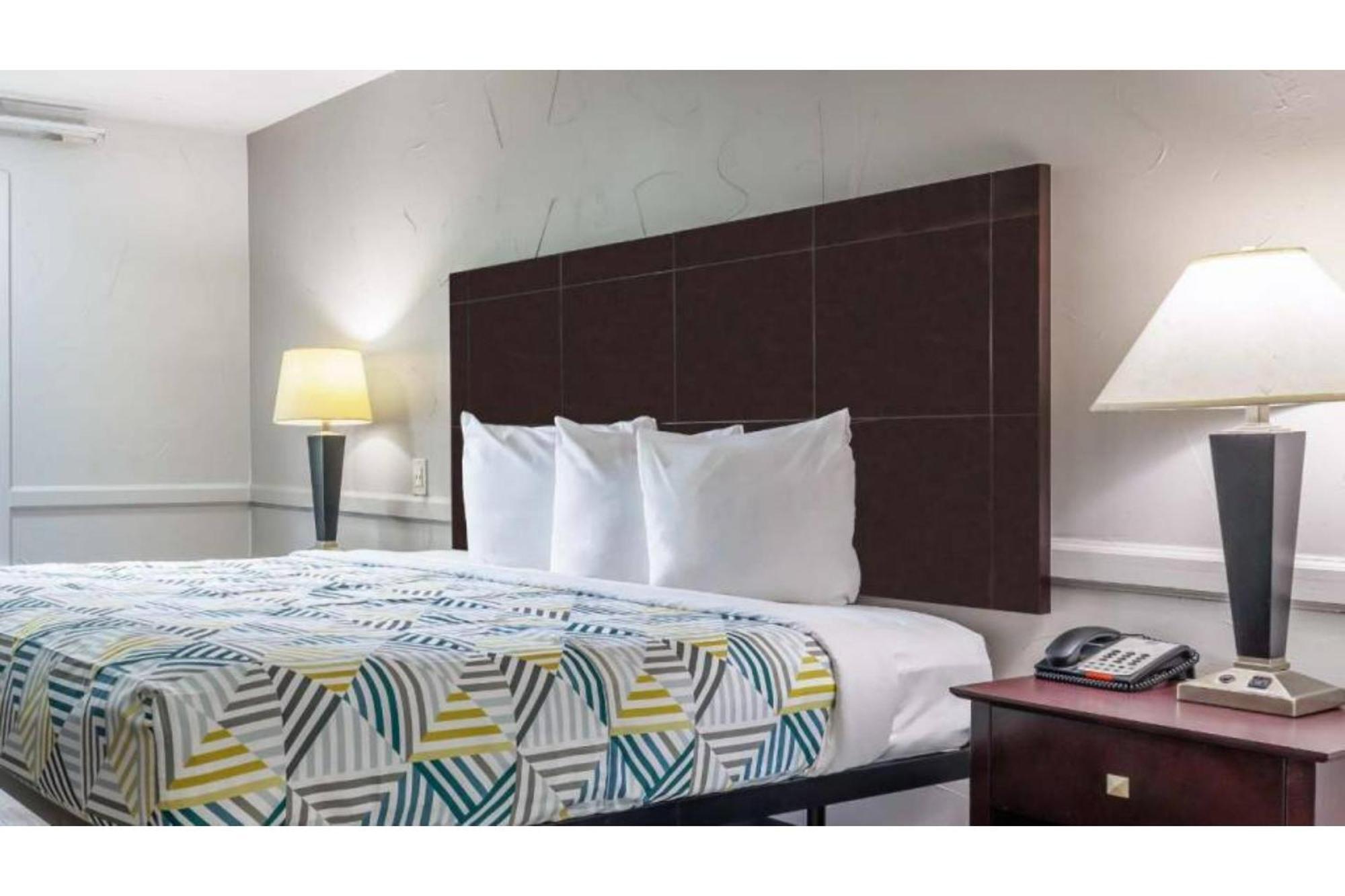 6 Tx Downtown Hotel