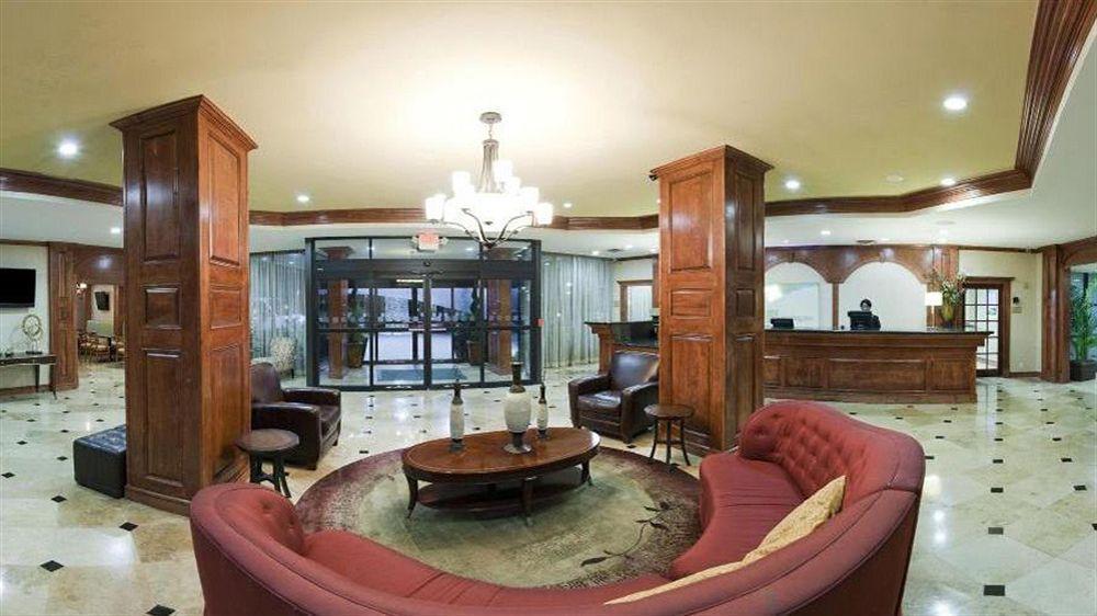 Hotel Express Market Center By Ihg Dallas