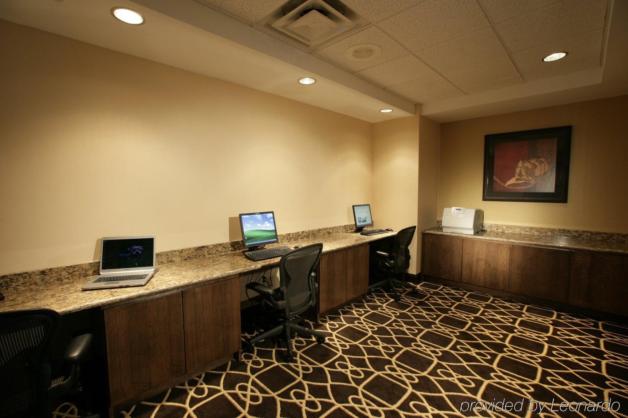 Doubletree By Hilton Market Center 3*