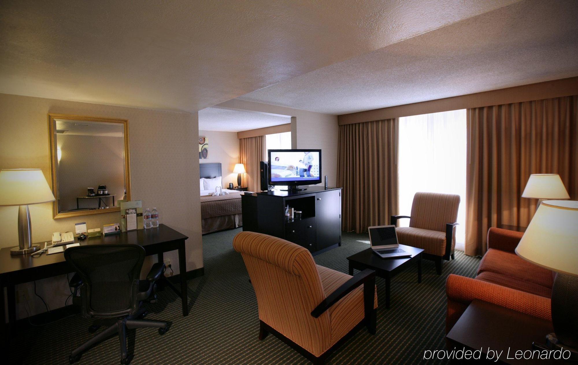 Hotel Doubletree By Hilton Market Center 3*