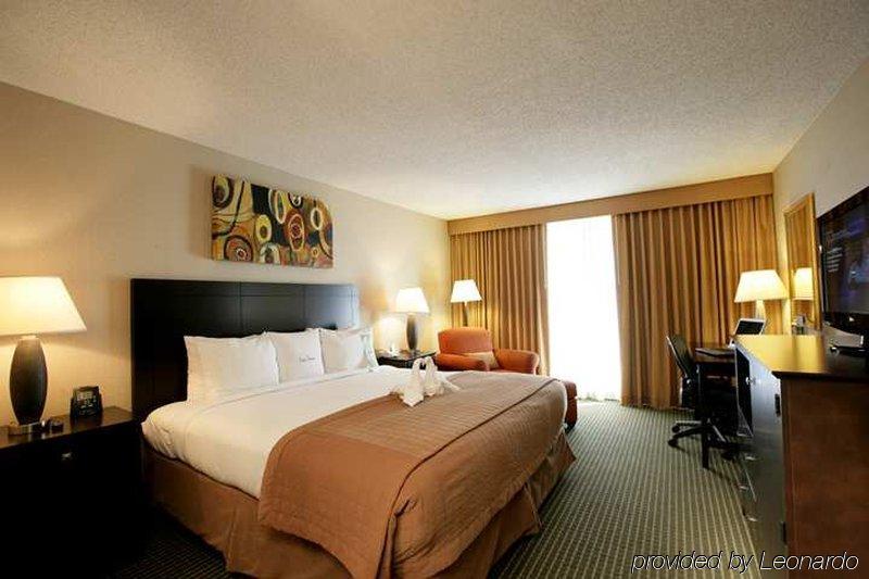 Hotel Doubletree By Hilton Market Center 3*